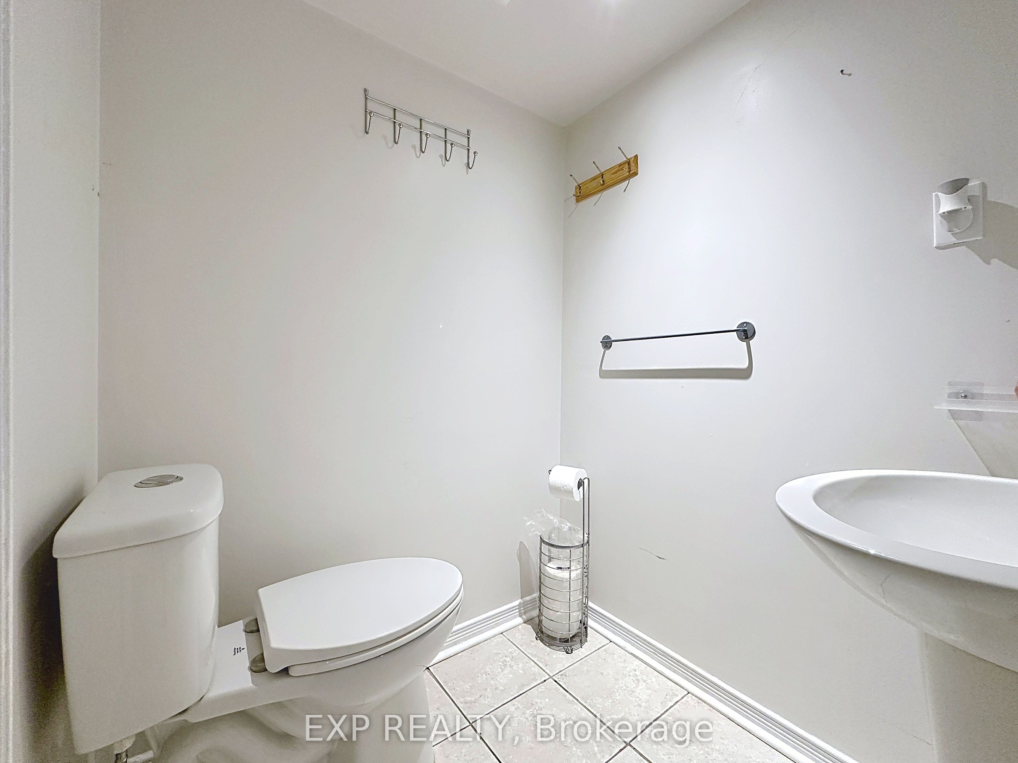 129 Ledge Rock Drive E Property Photo 31