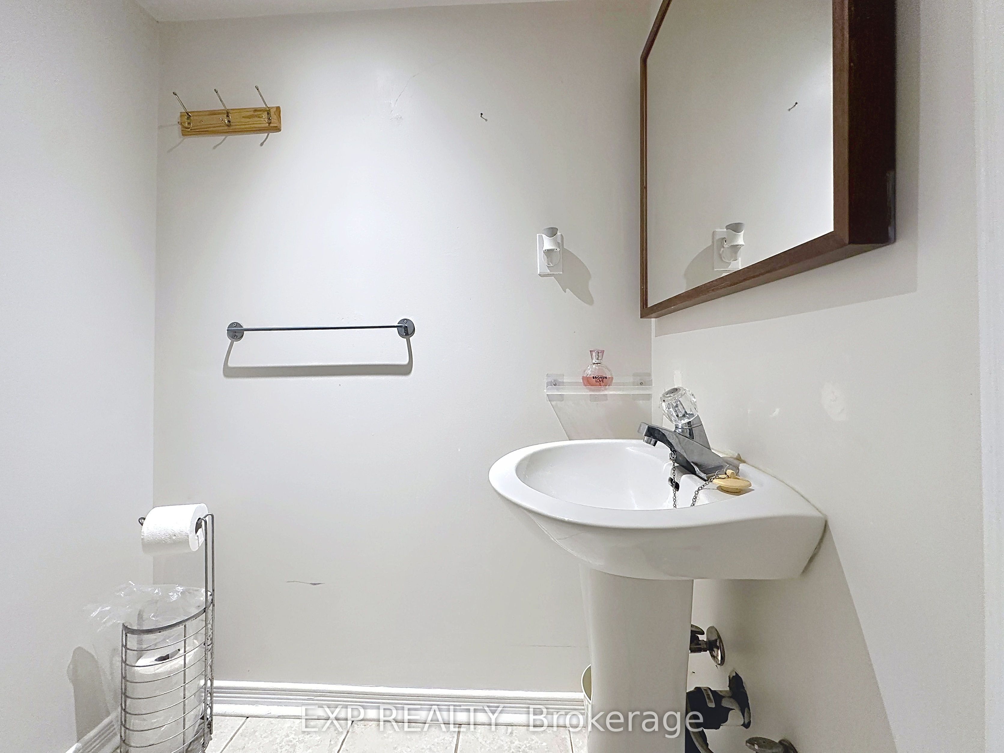 129 Ledge Rock Drive E Property Photo 32