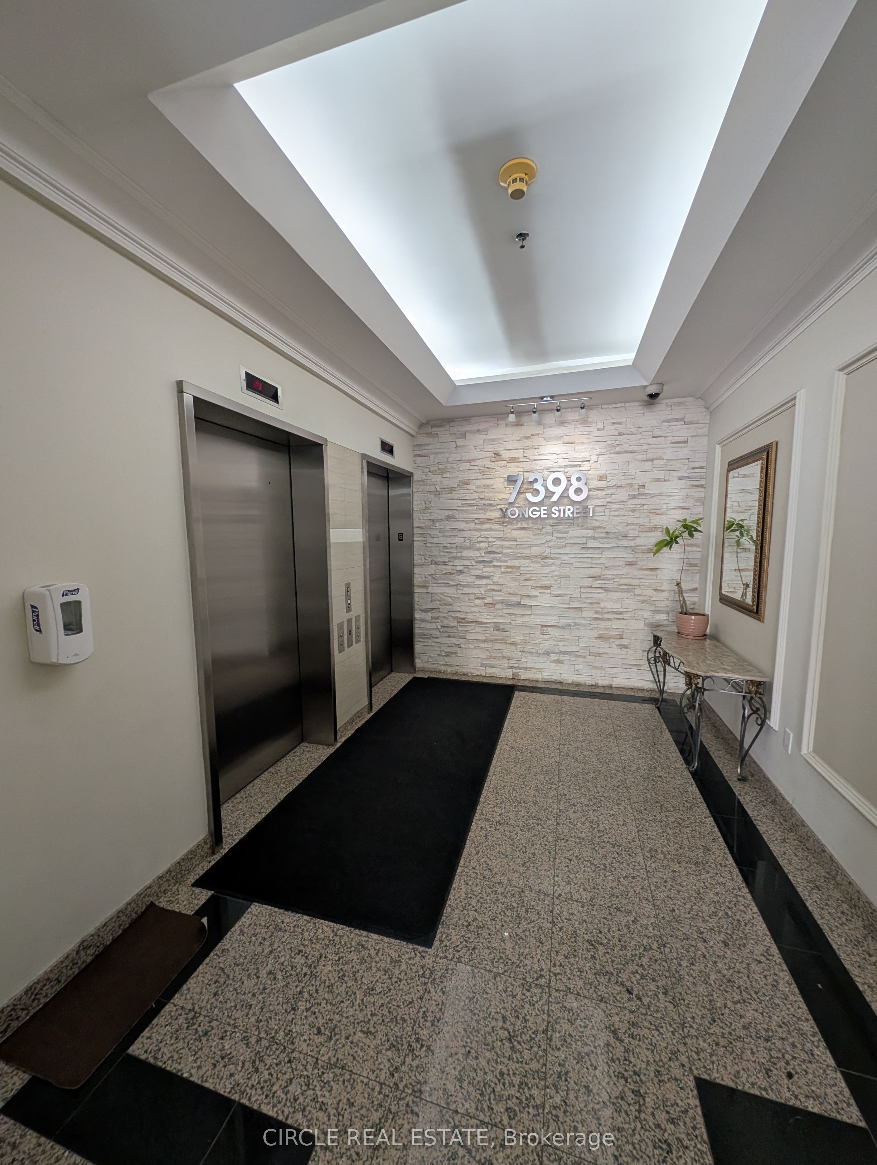 7398 Yonge Street 112 Property Photo 3