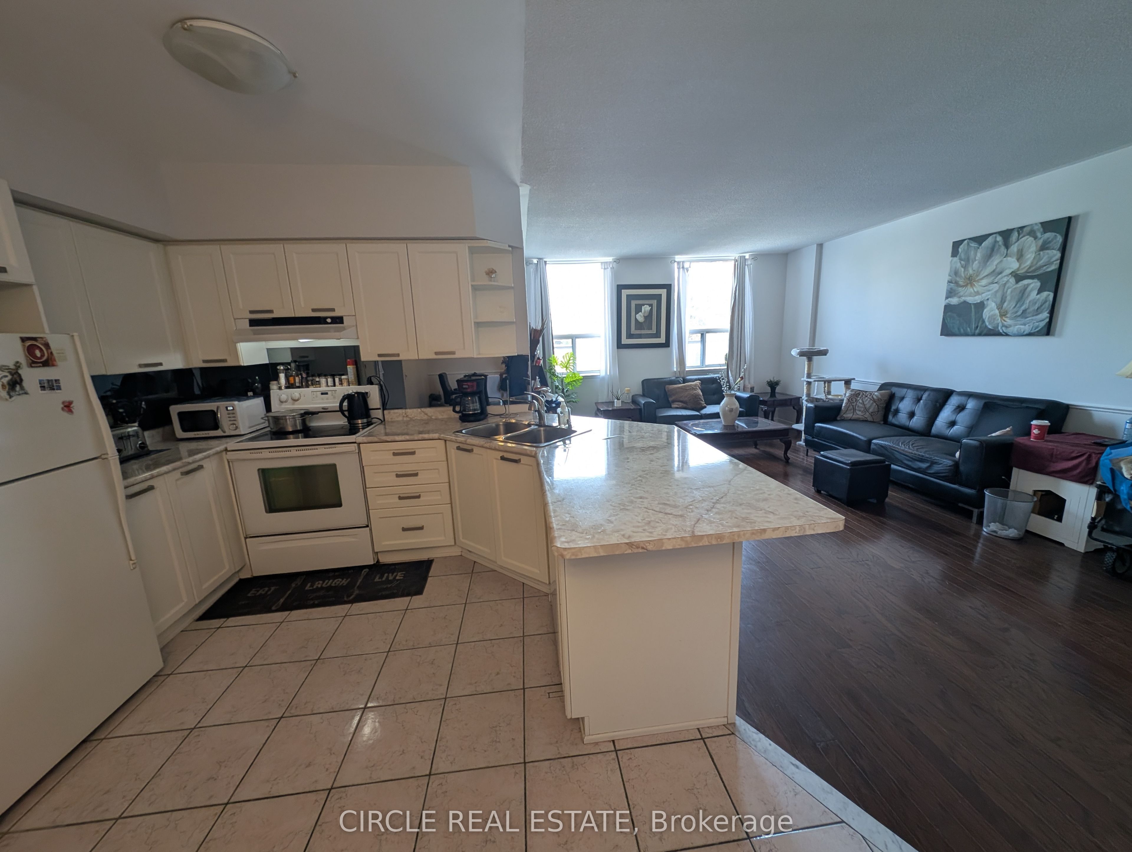 7398 Yonge Street 112 Property Photo 7