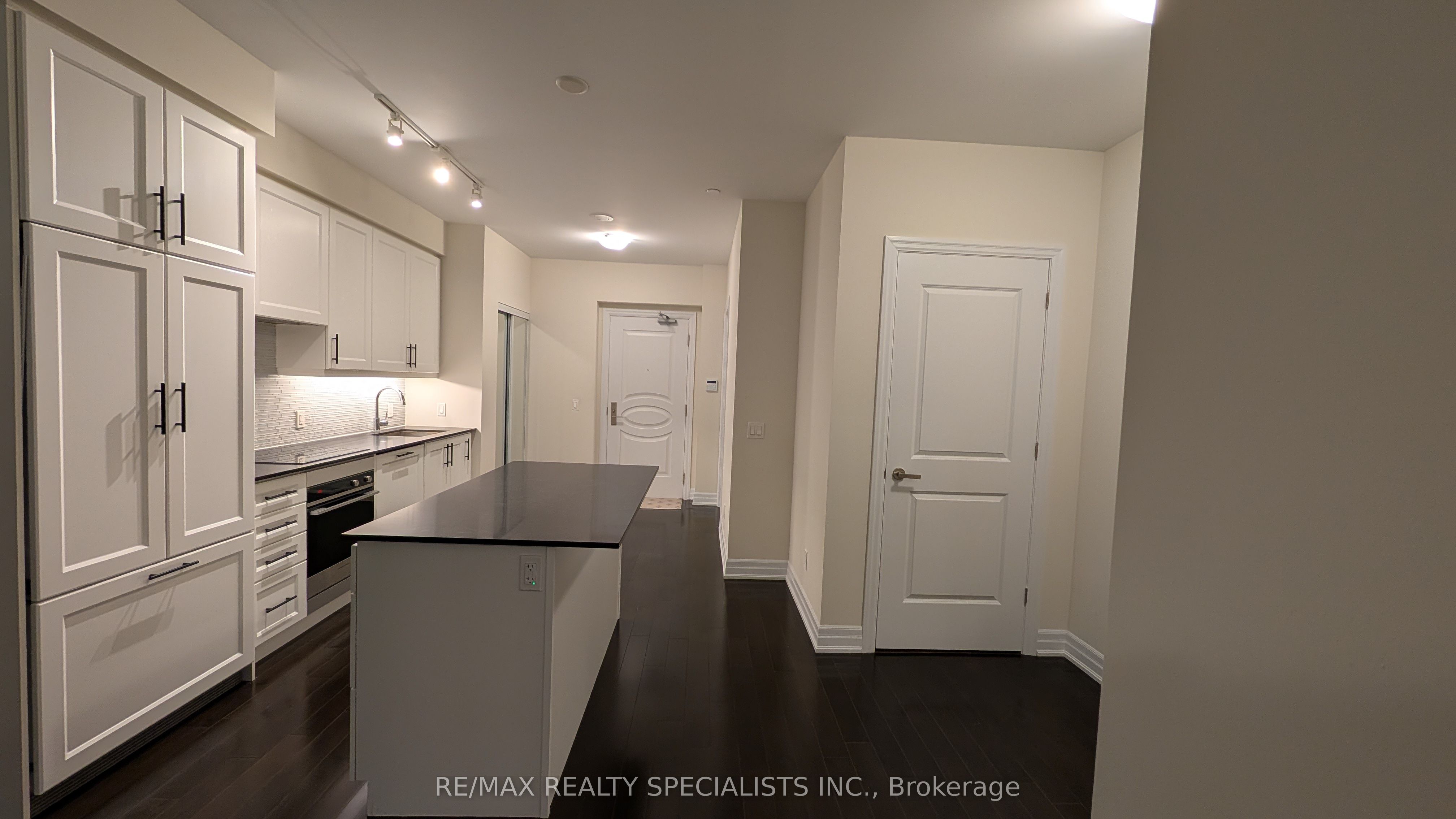 9075 Jane Street 218 Property Photo 2