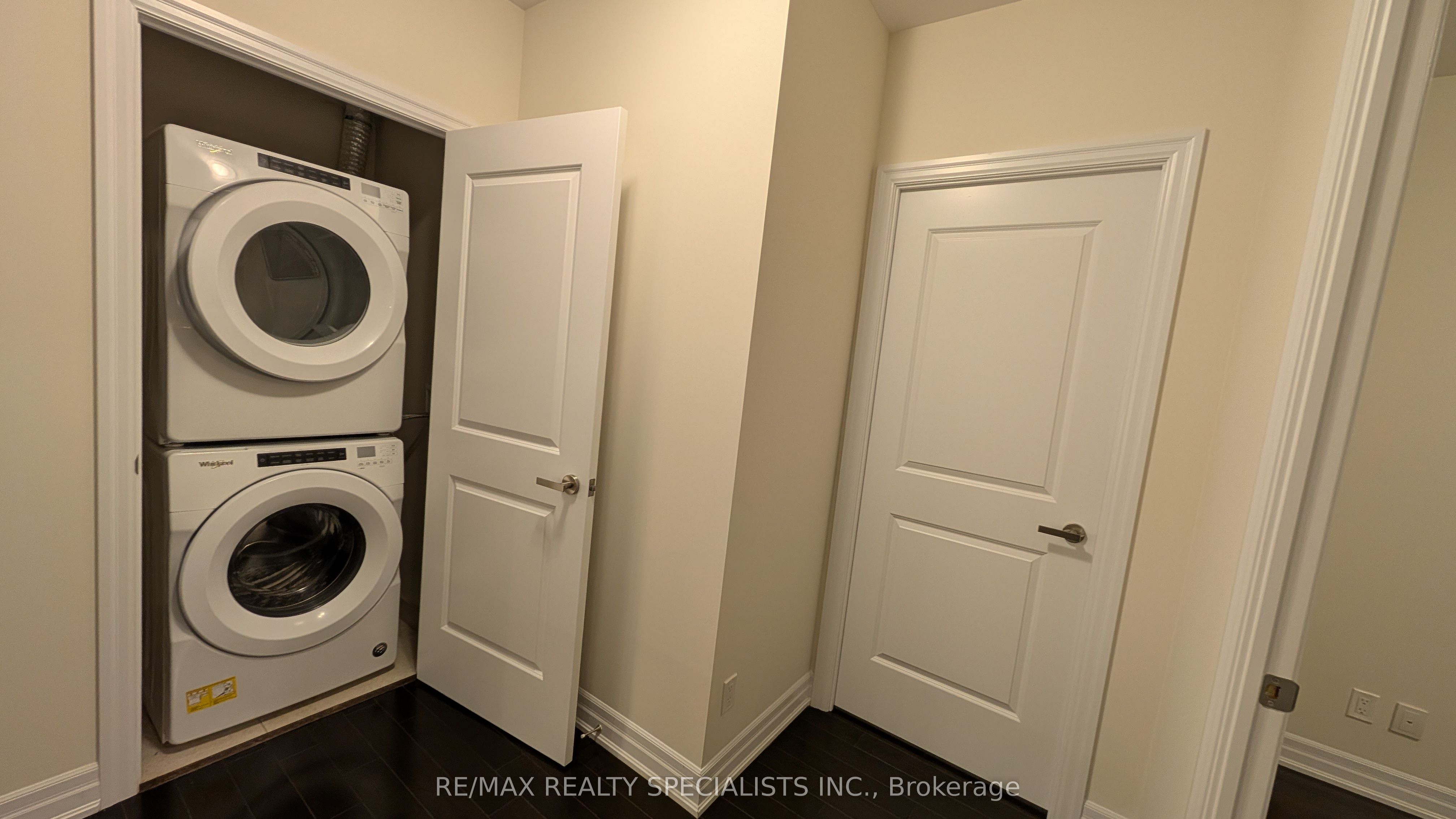 9075 Jane Street 218 Property Photo 14