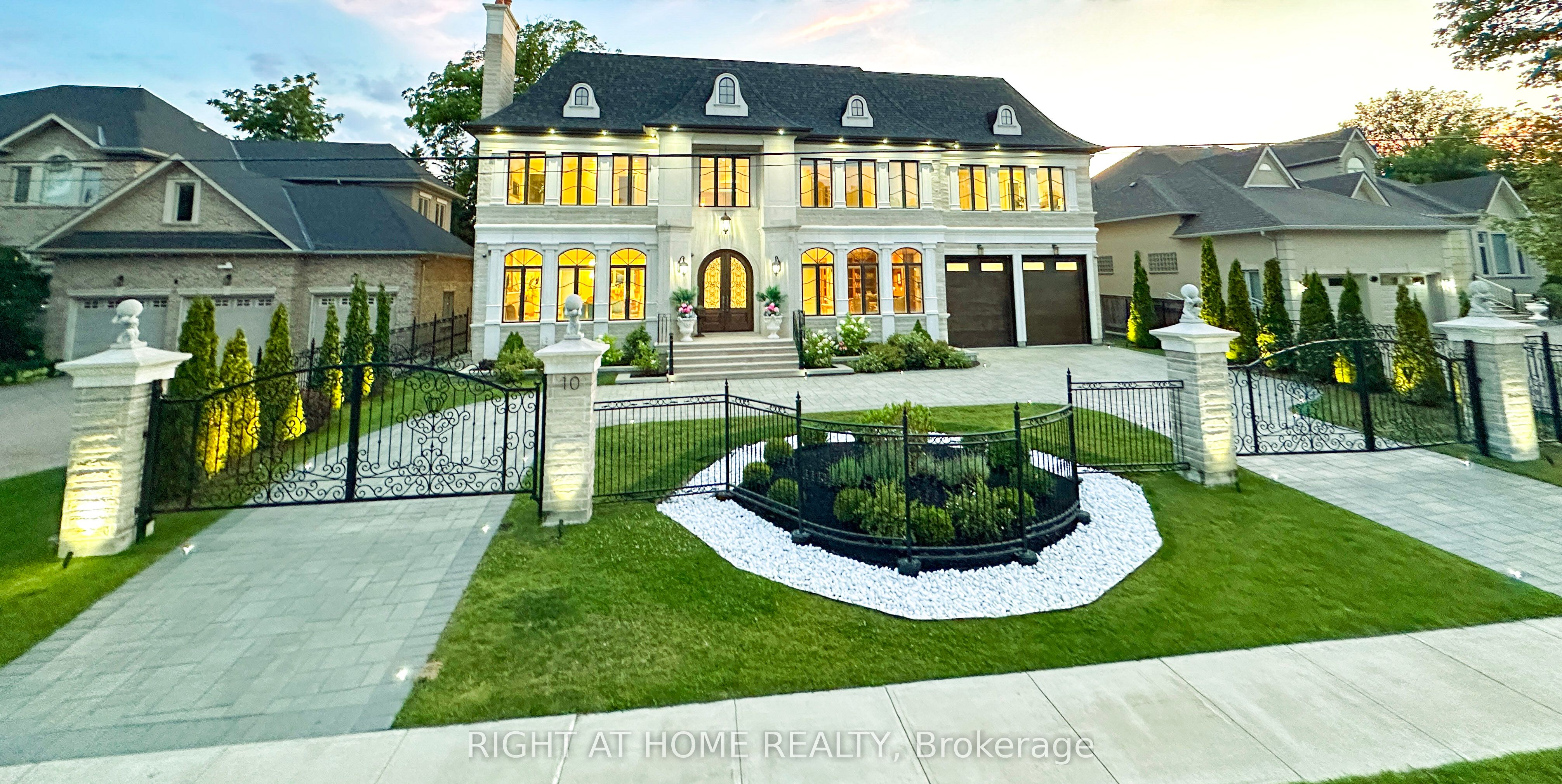 10 Yongeview Avenue Property Photo 1
