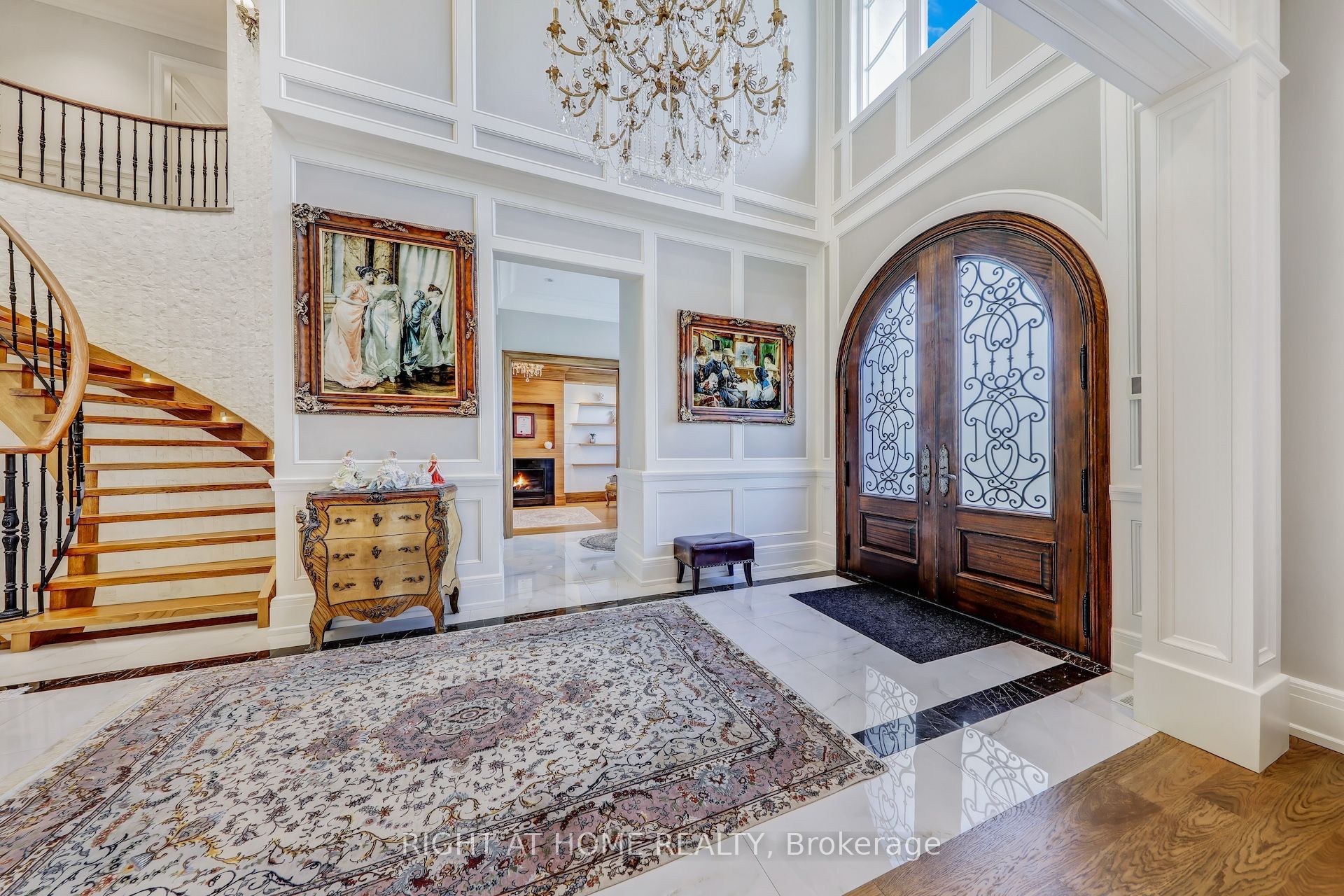 10 Yongeview Avenue Property Photo 6