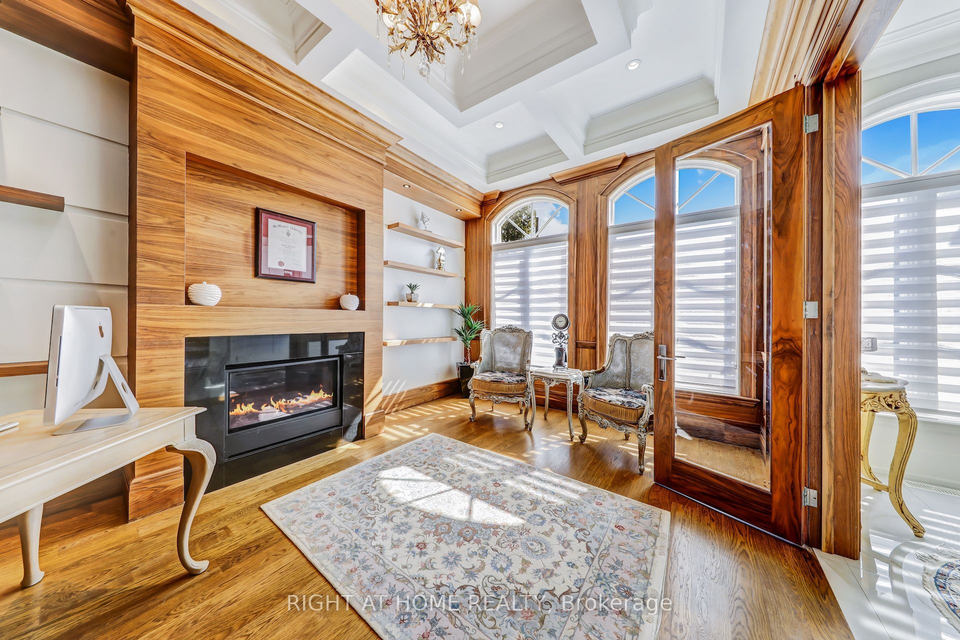 10 Yongeview Avenue Property Photo 14