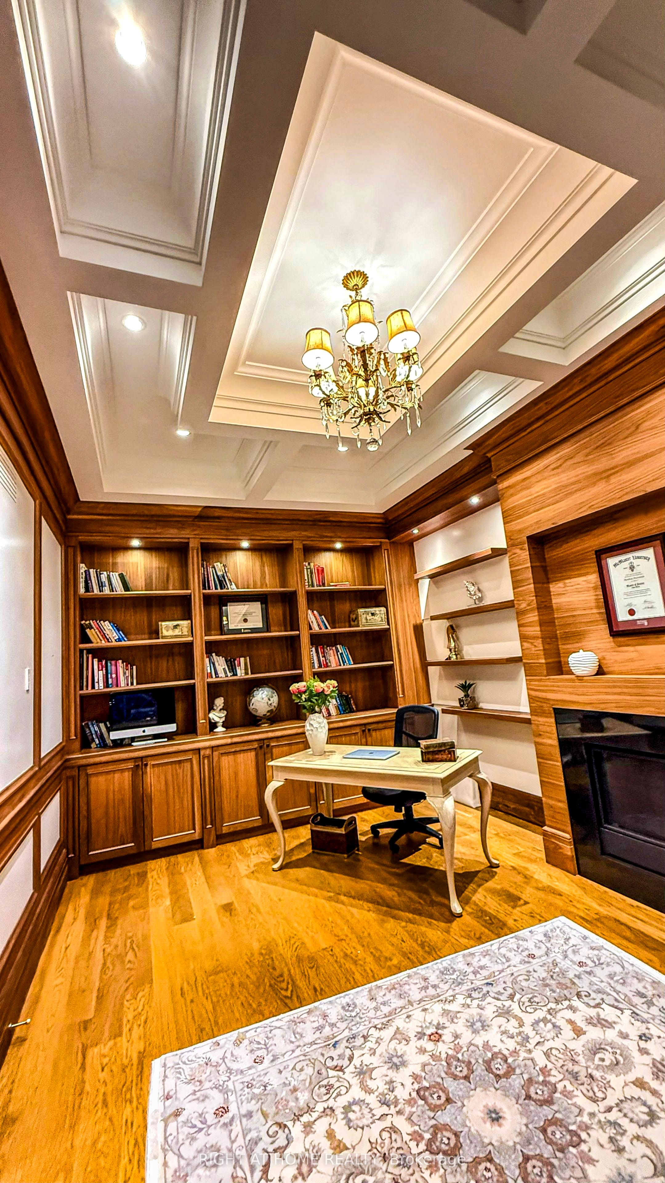 10 Yongeview Avenue Property Photo 15
