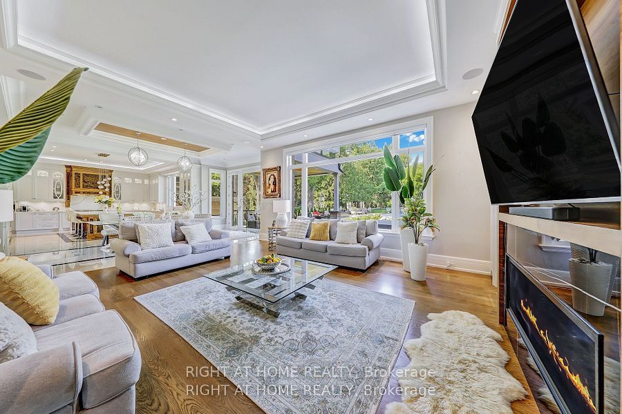 10 Yongeview Avenue Property Photo 19