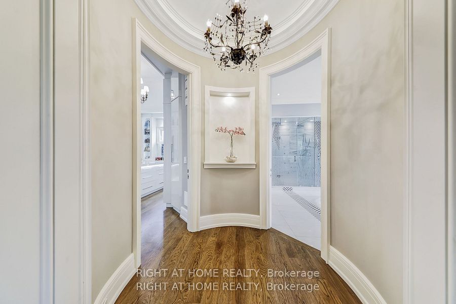 10 Yongeview Avenue Property Photo 25
