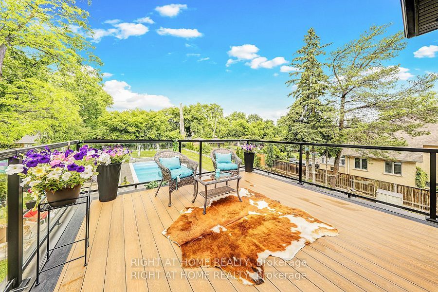10 Yongeview Avenue Property Photo 32
