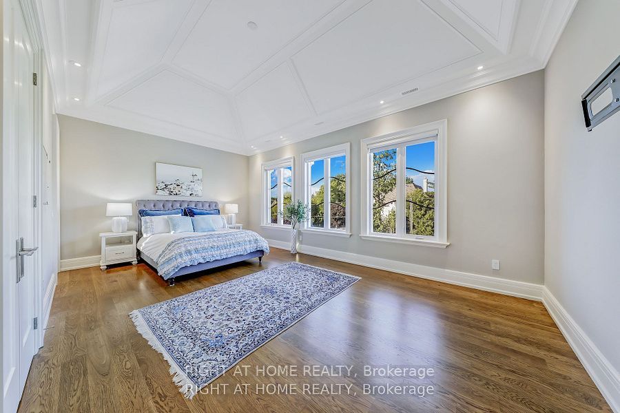 10 Yongeview Avenue Property Photo 35