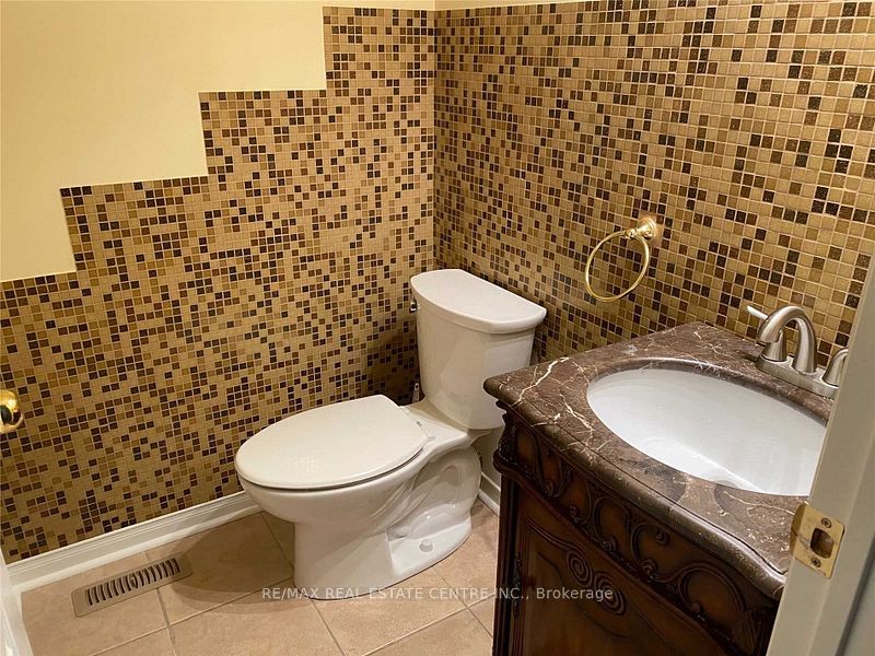 52 Lebovic Drive Property Photo 7
