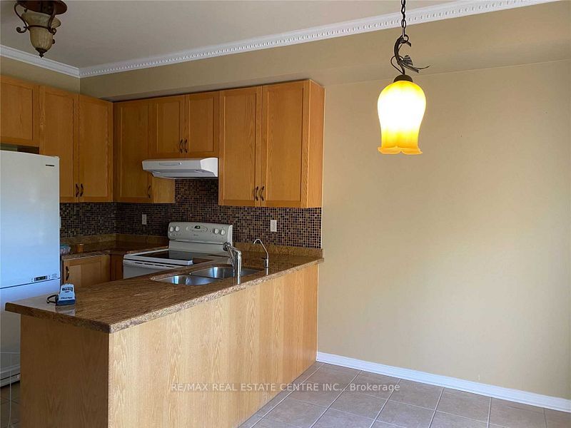 52 Lebovic Drive Property Photo 8