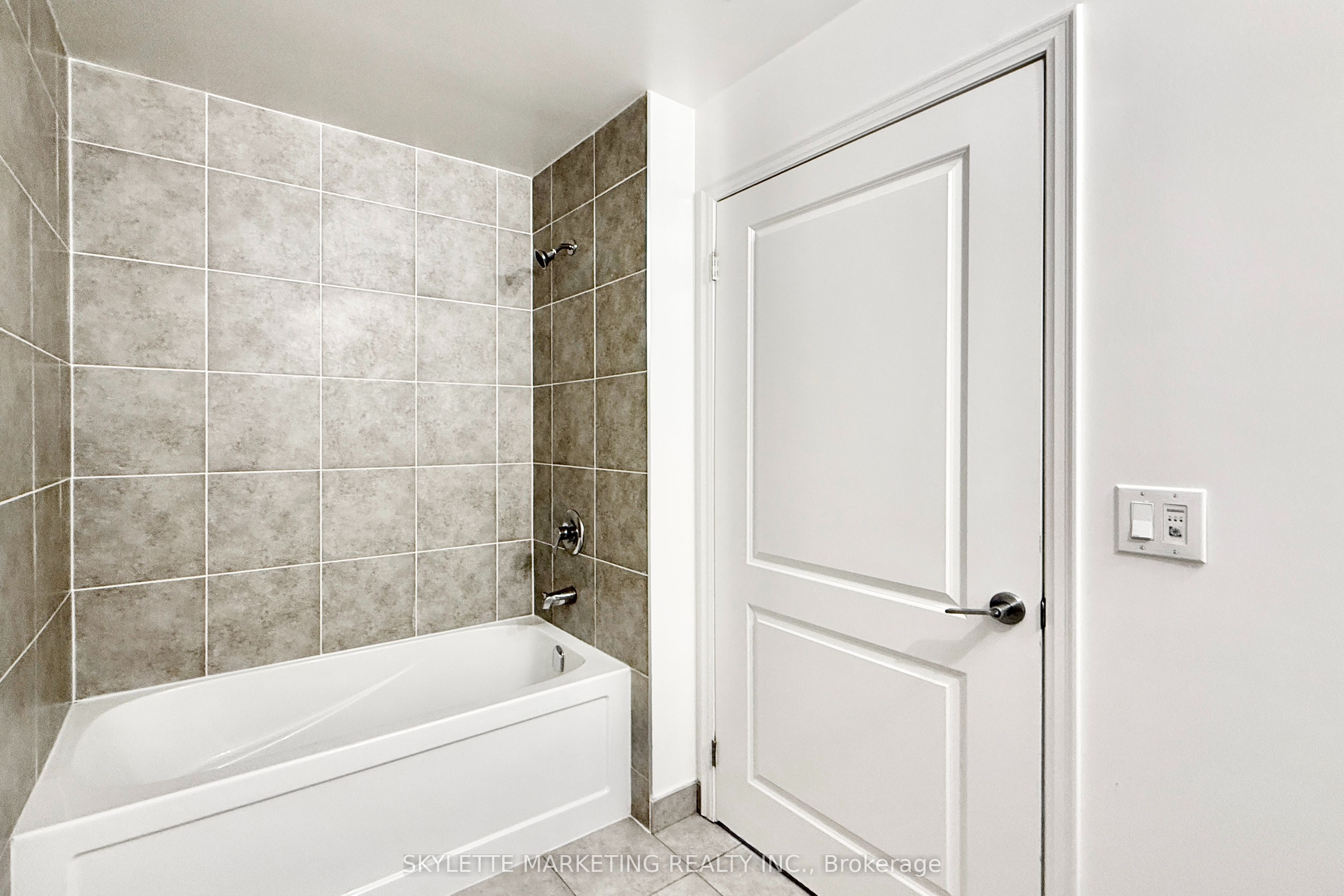 8 Rouge Valley Drive W 718 Property Photo 21