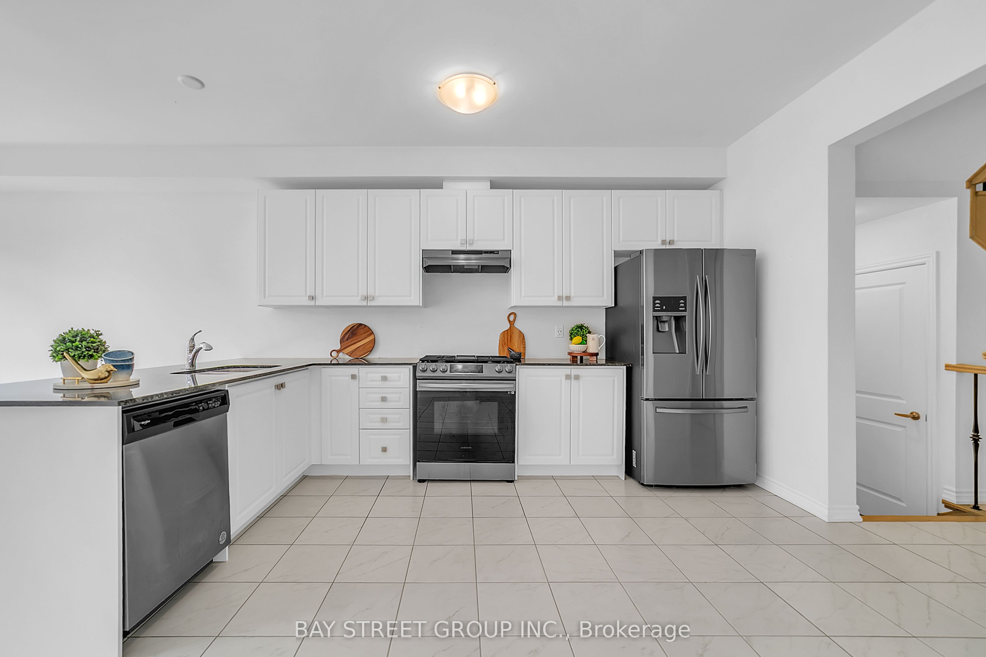 6 Westlake Cres Property Photo 8