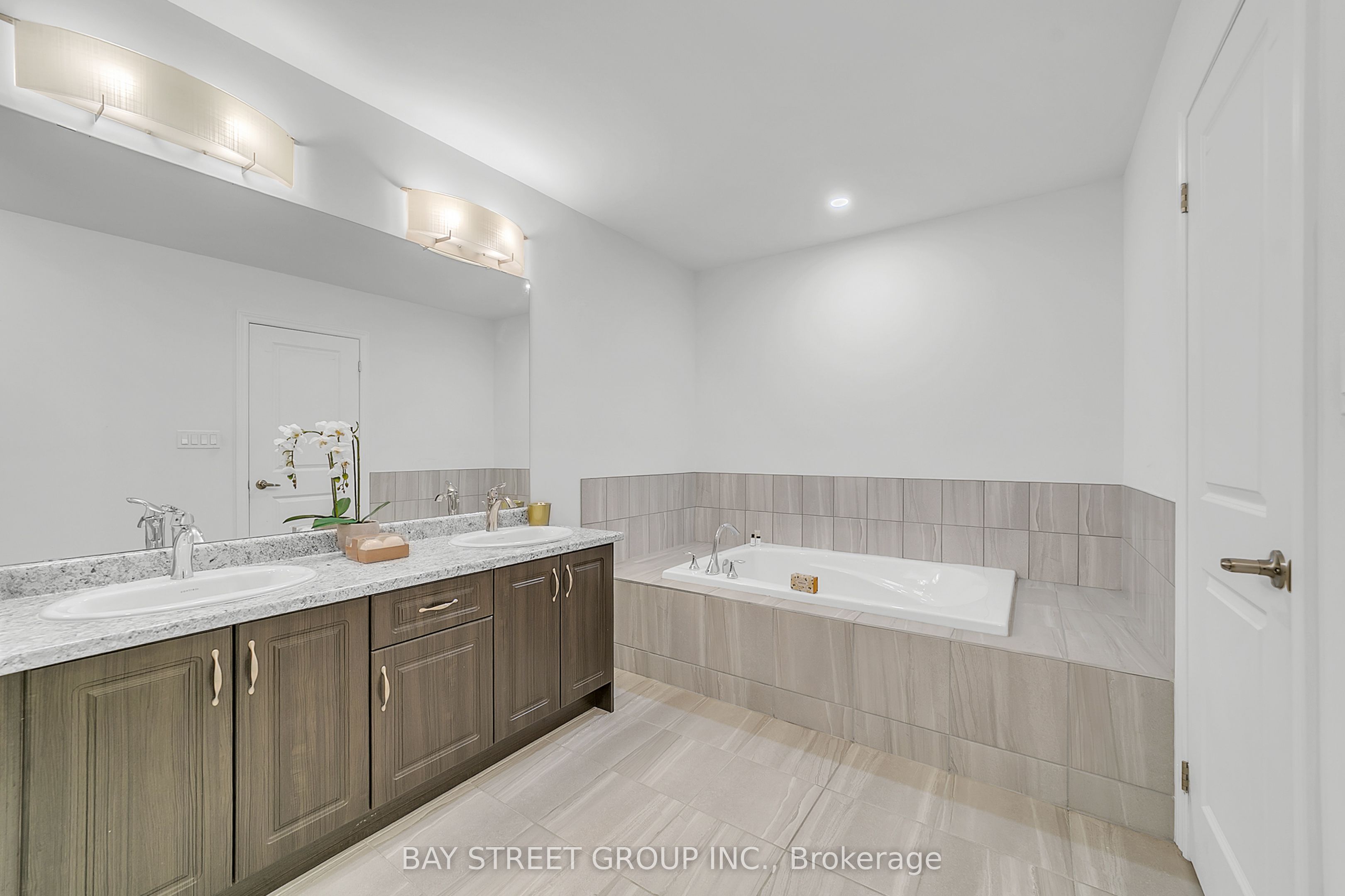 6 Westlake Cres Property Photo 25