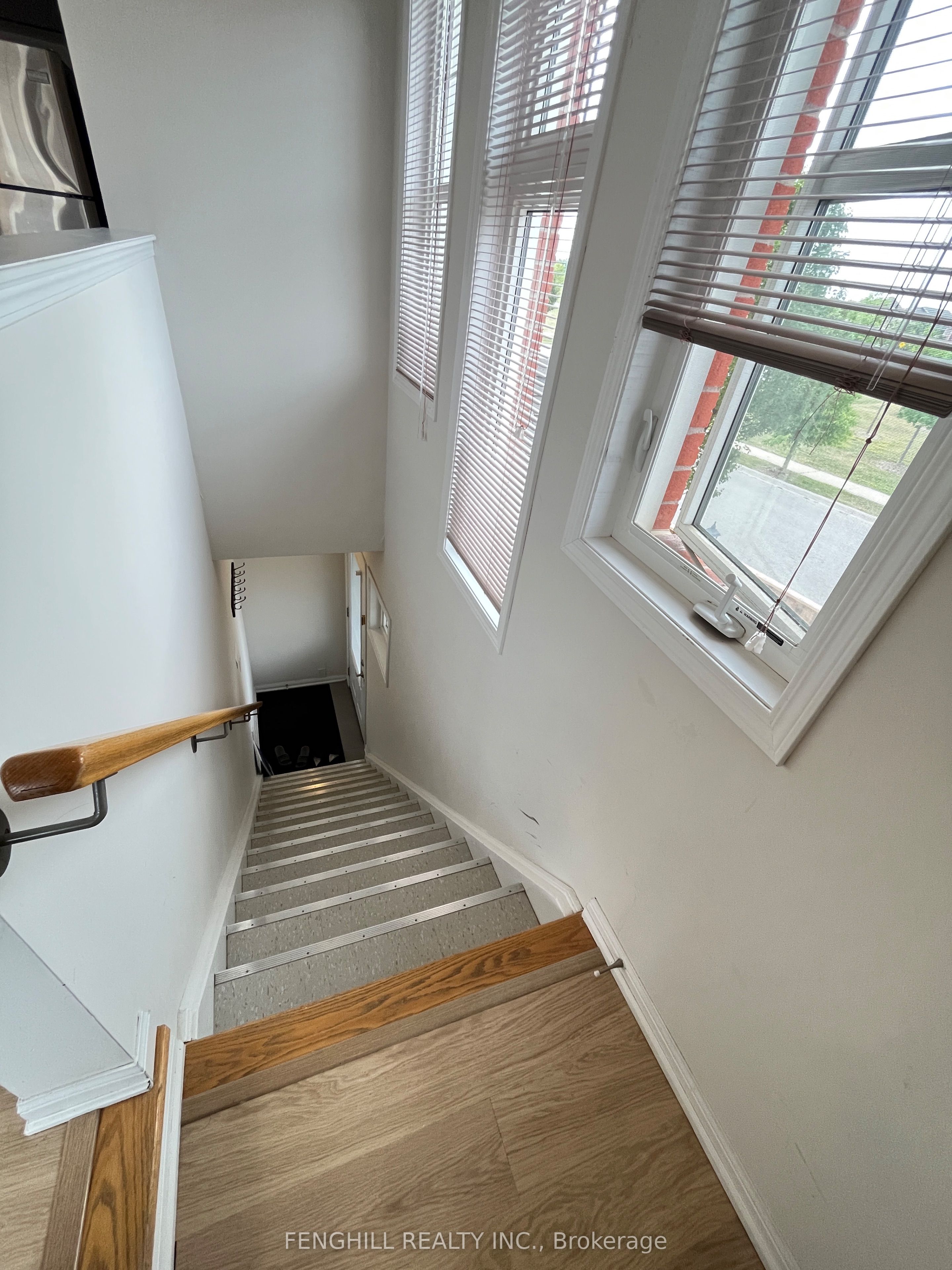 456 Cornell Centre Blvd Property Photo 3