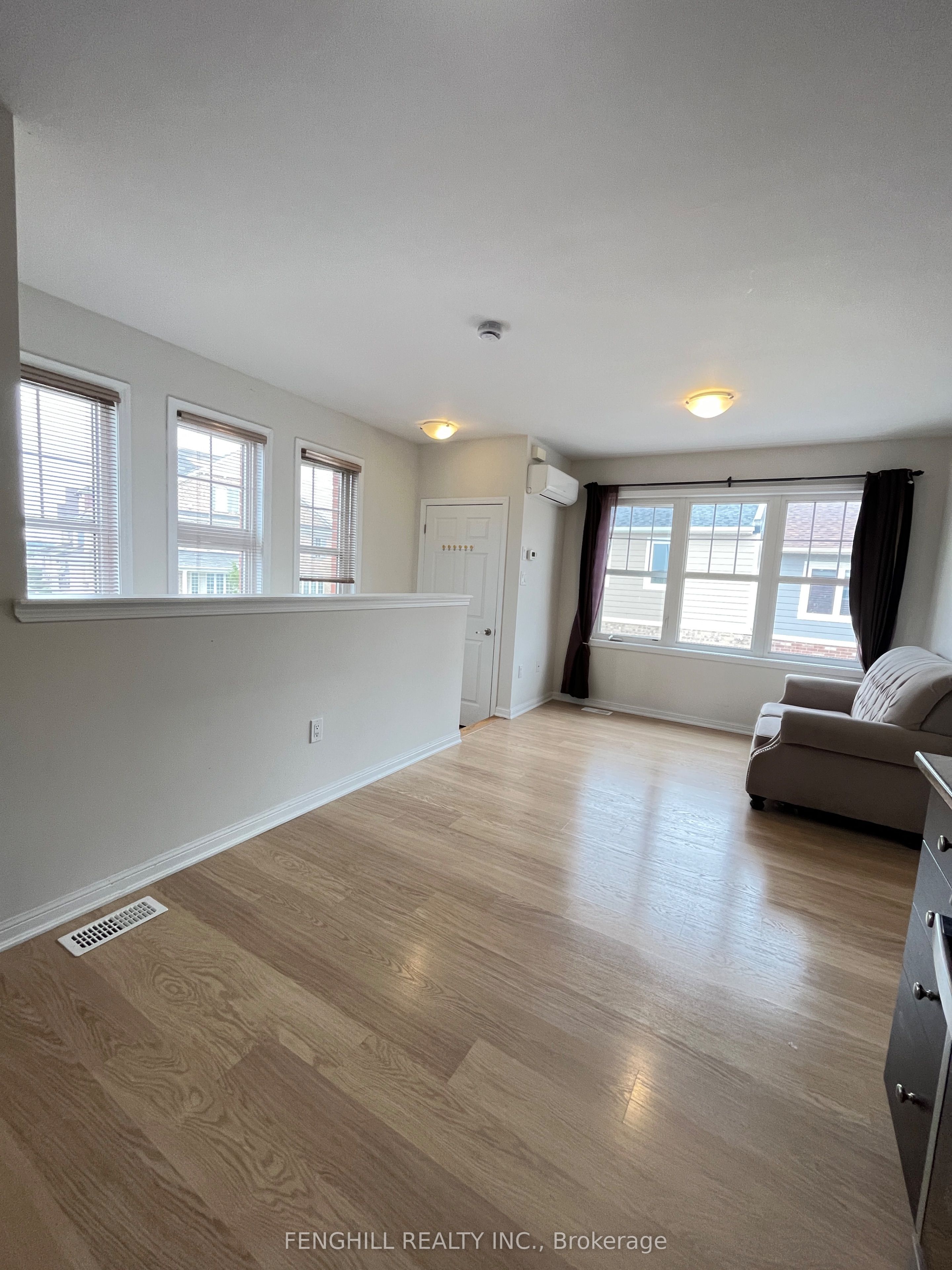456 Cornell Centre Blvd Property Photo 10