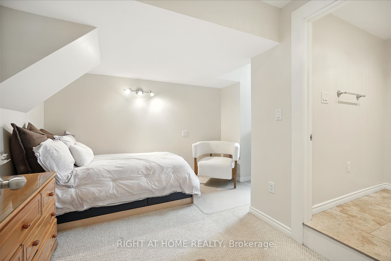 254 Parkwood Avenue Property Photo 26