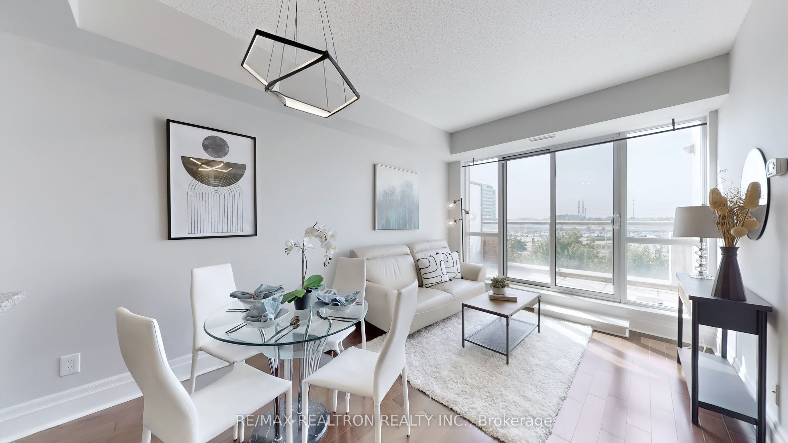 39 Upper Duke Crescent 413 Property Photo 1