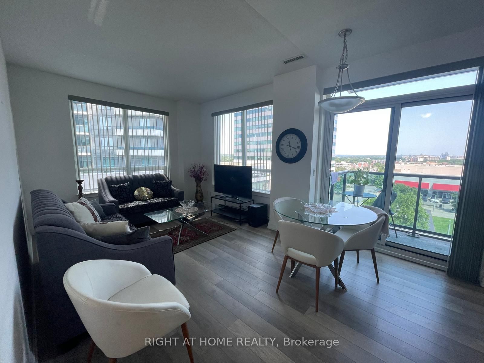 7165 Yonge Street 533 Property Photo 1