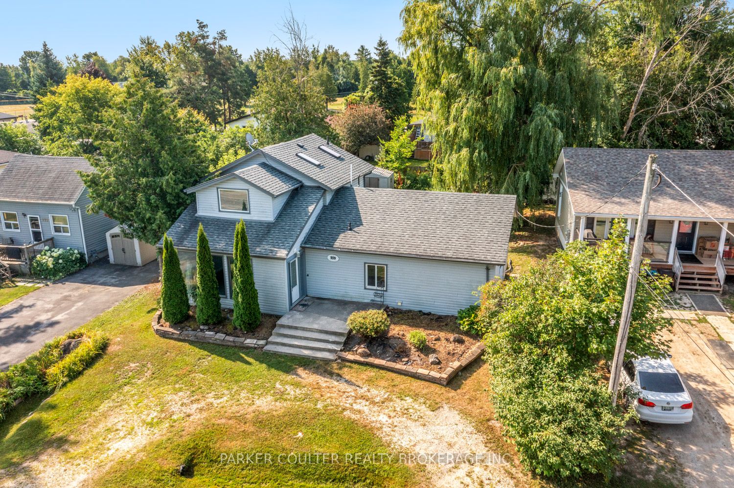 939 Clifton Boulevard Property Photo 1