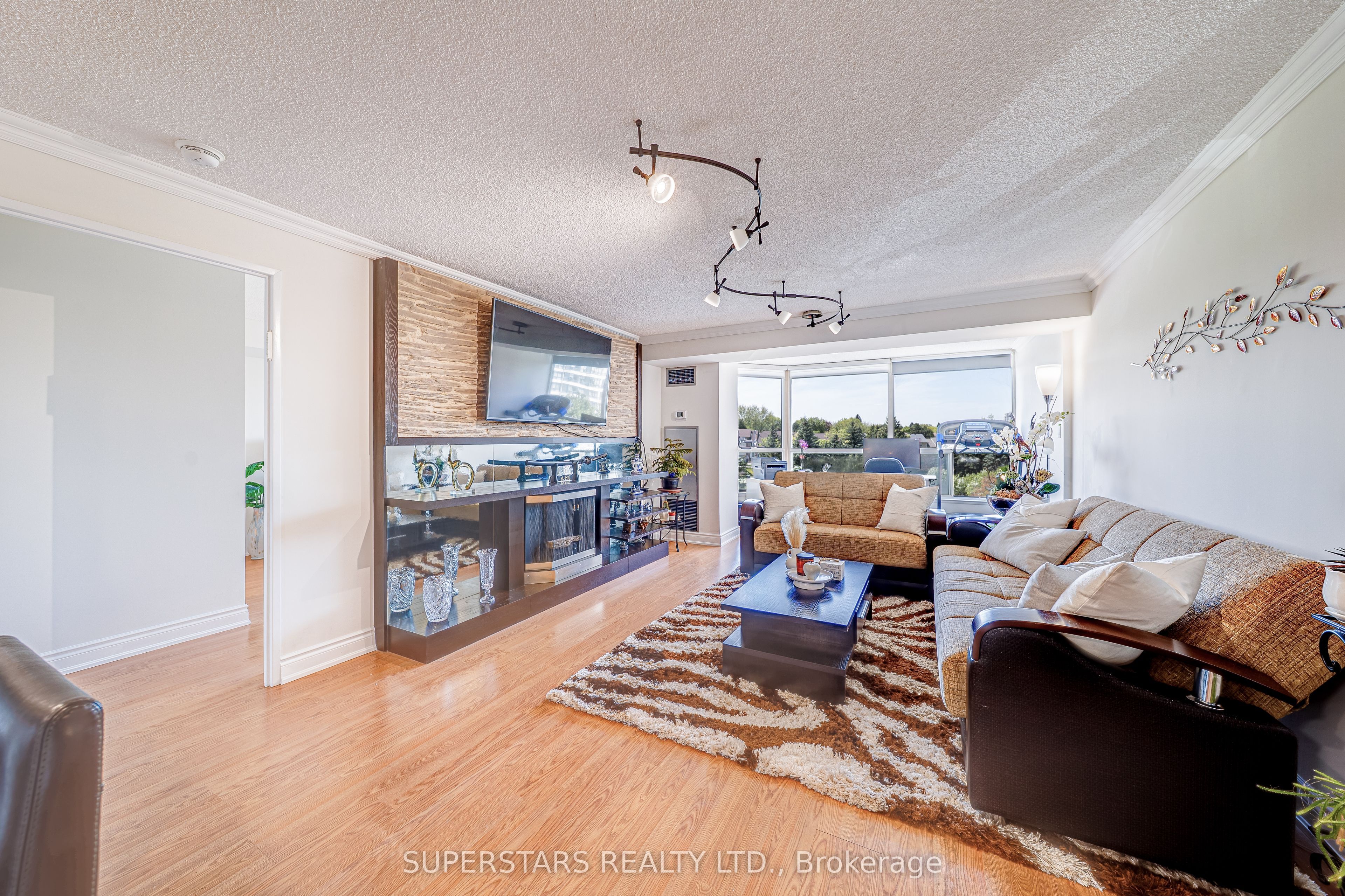 7300 Yonge St Property Photo 1