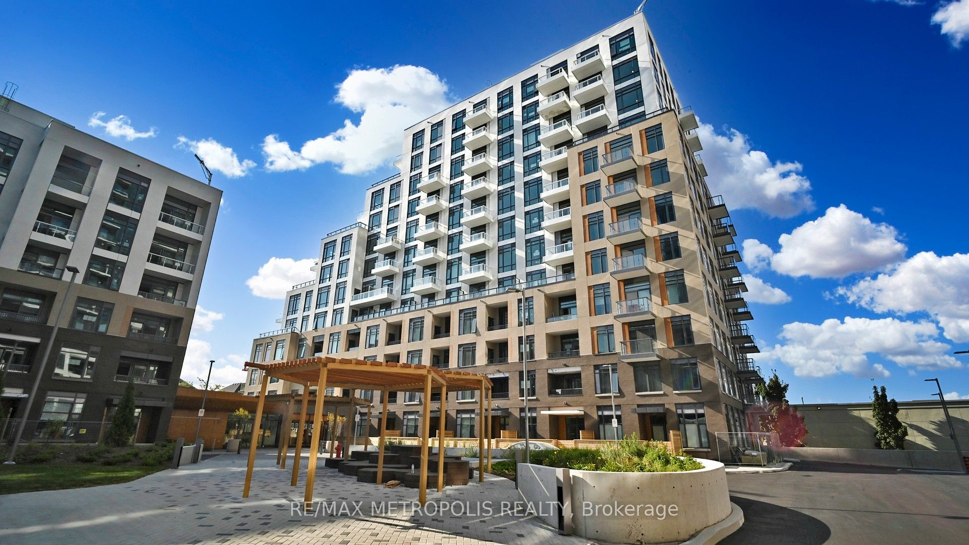 8 Beverley Glen Blvd Property Photo 1