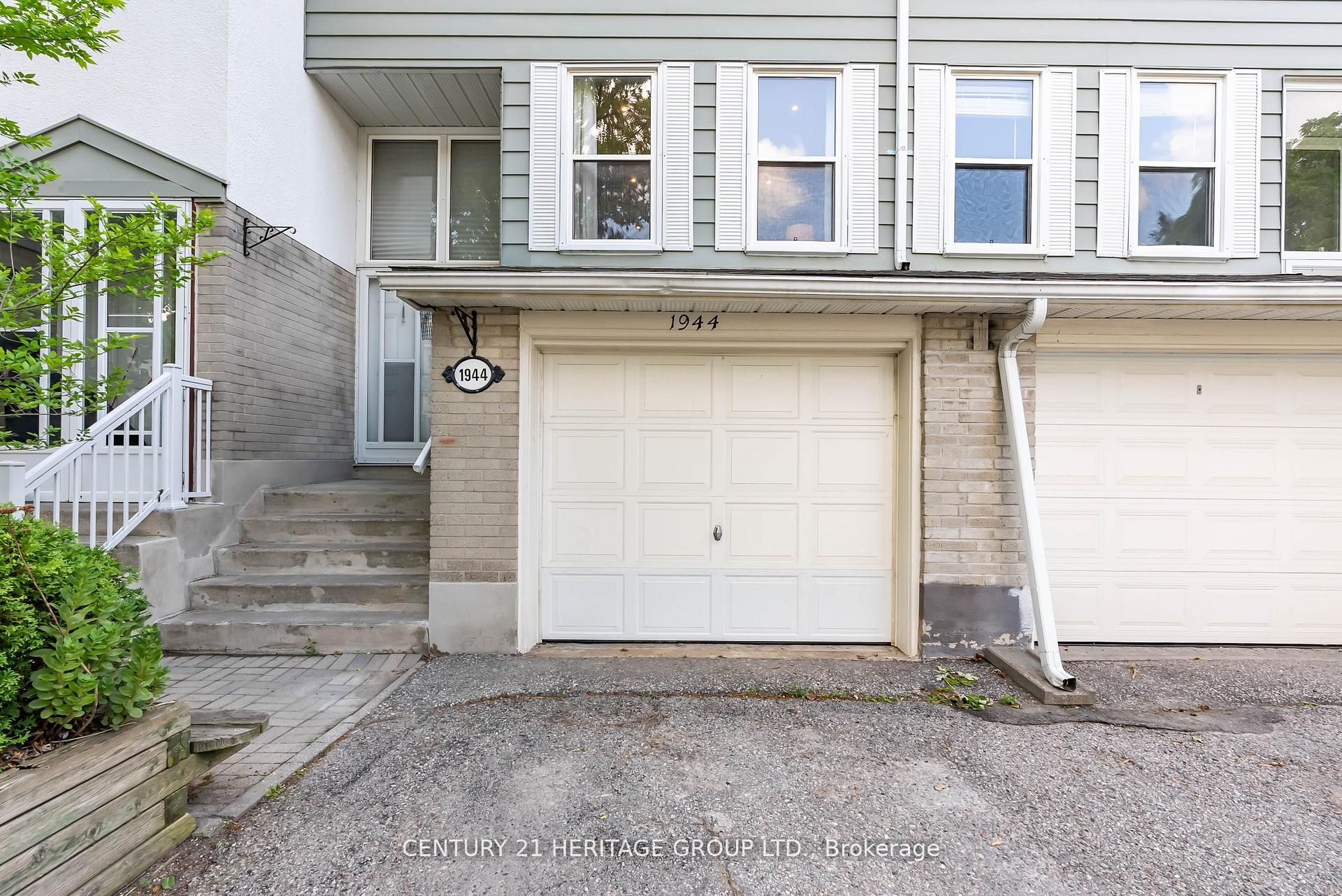 1944 John Street Property Photo 1