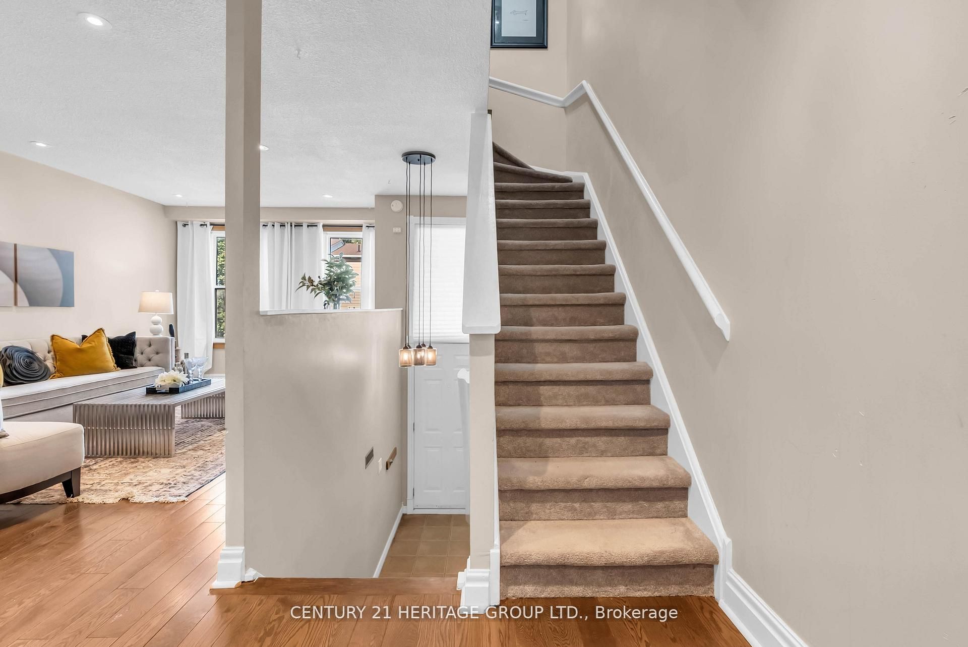 1944 John Street Property Photo 12