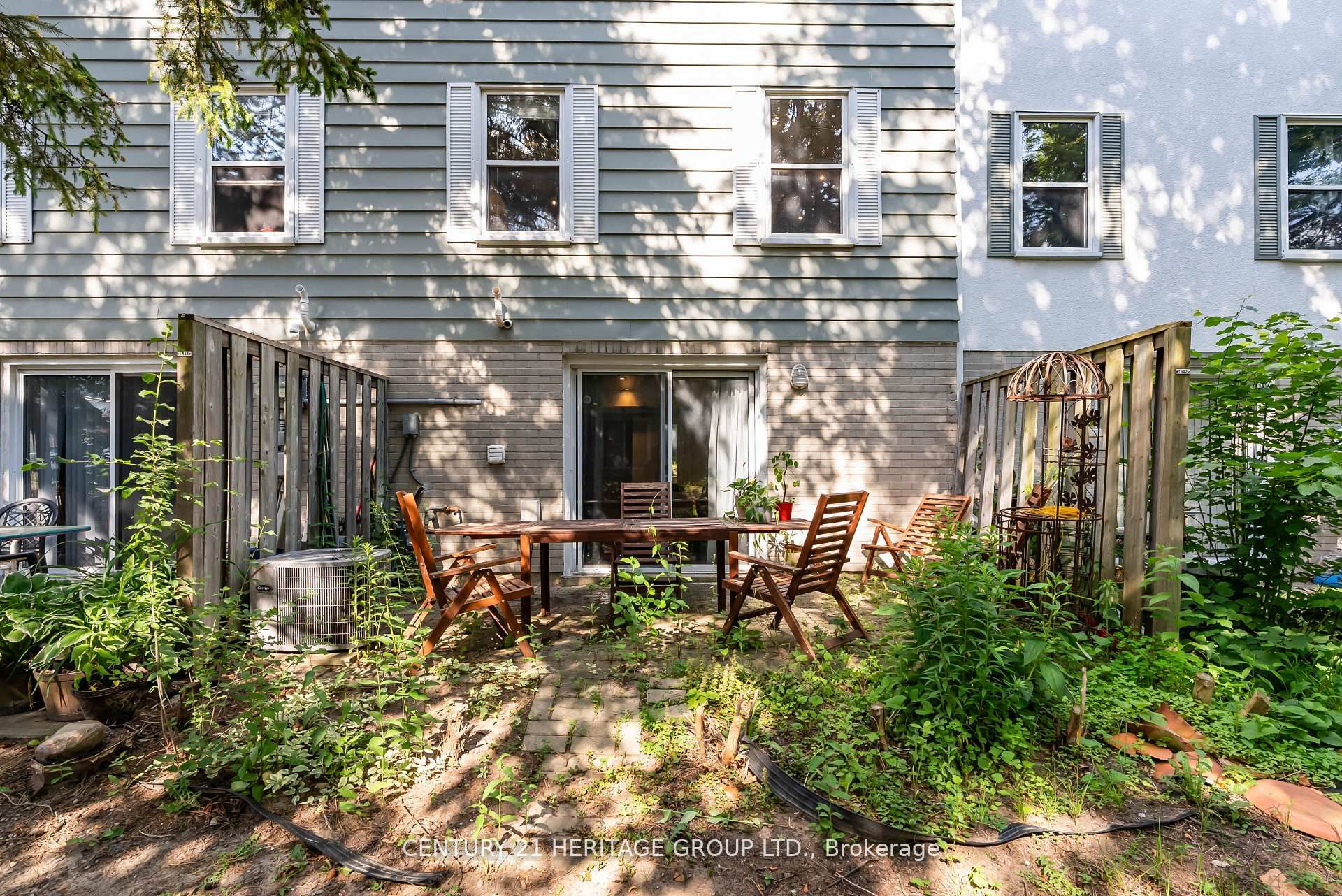 1944 John Street Property Photo 24