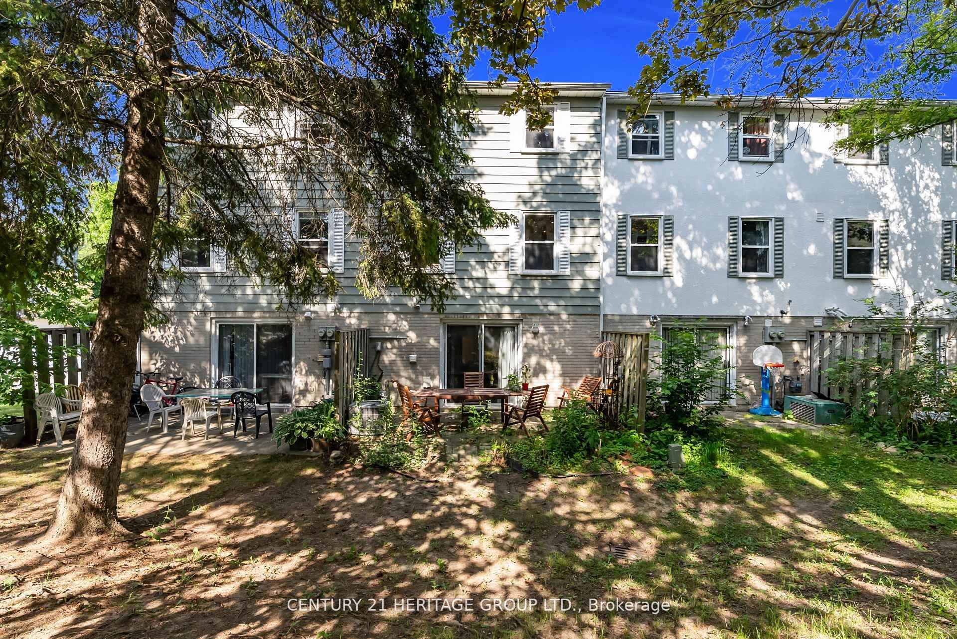 1944 John Street Property Photo 25