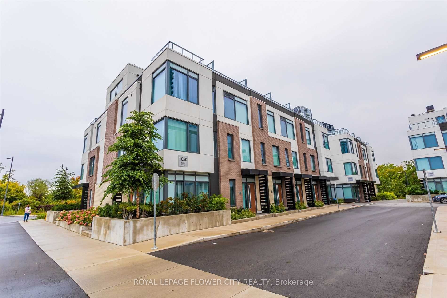1050 Portage Parkway W Th37 Property Photo 1