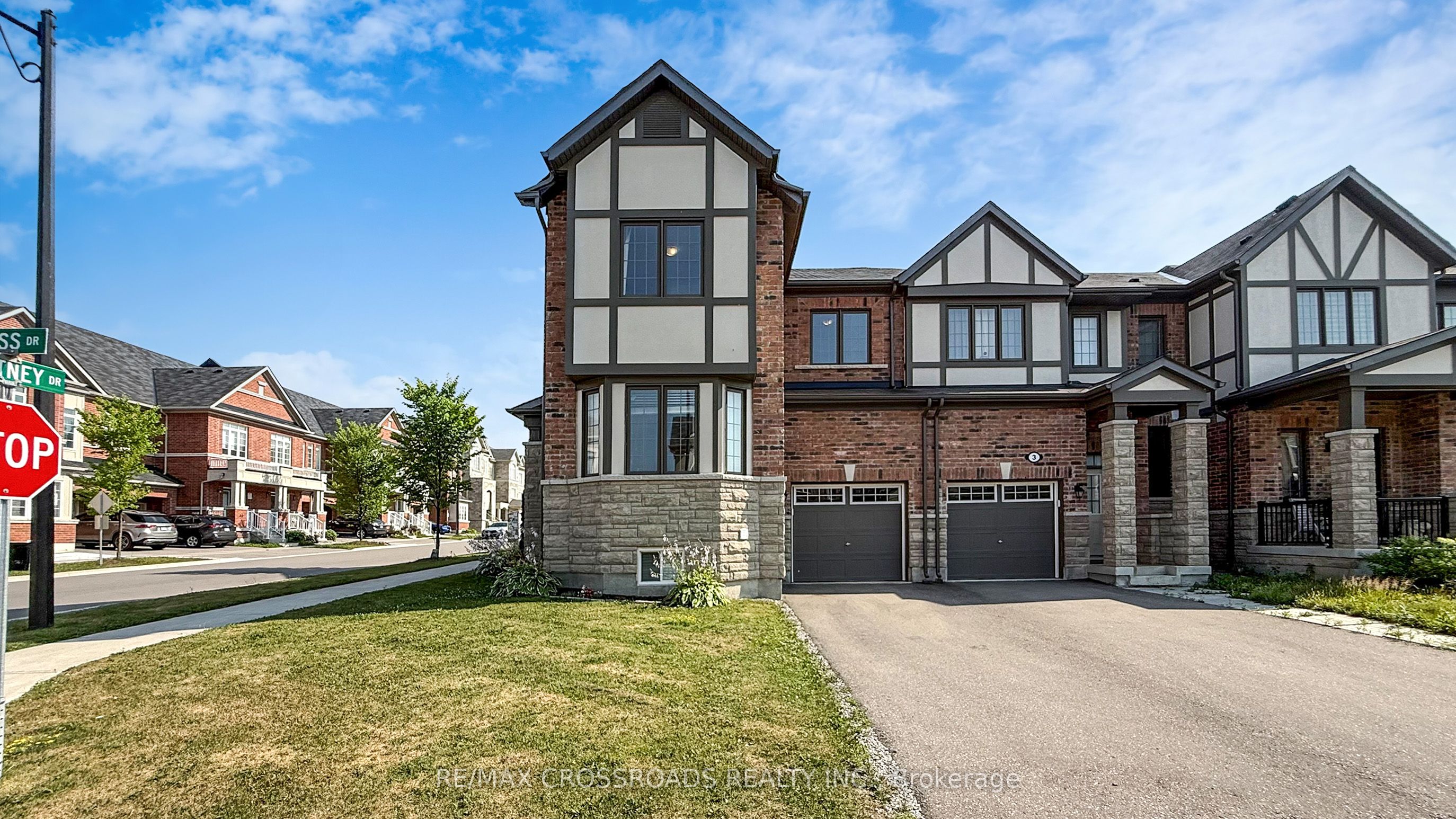 1 Ness Dr Property Photo 1