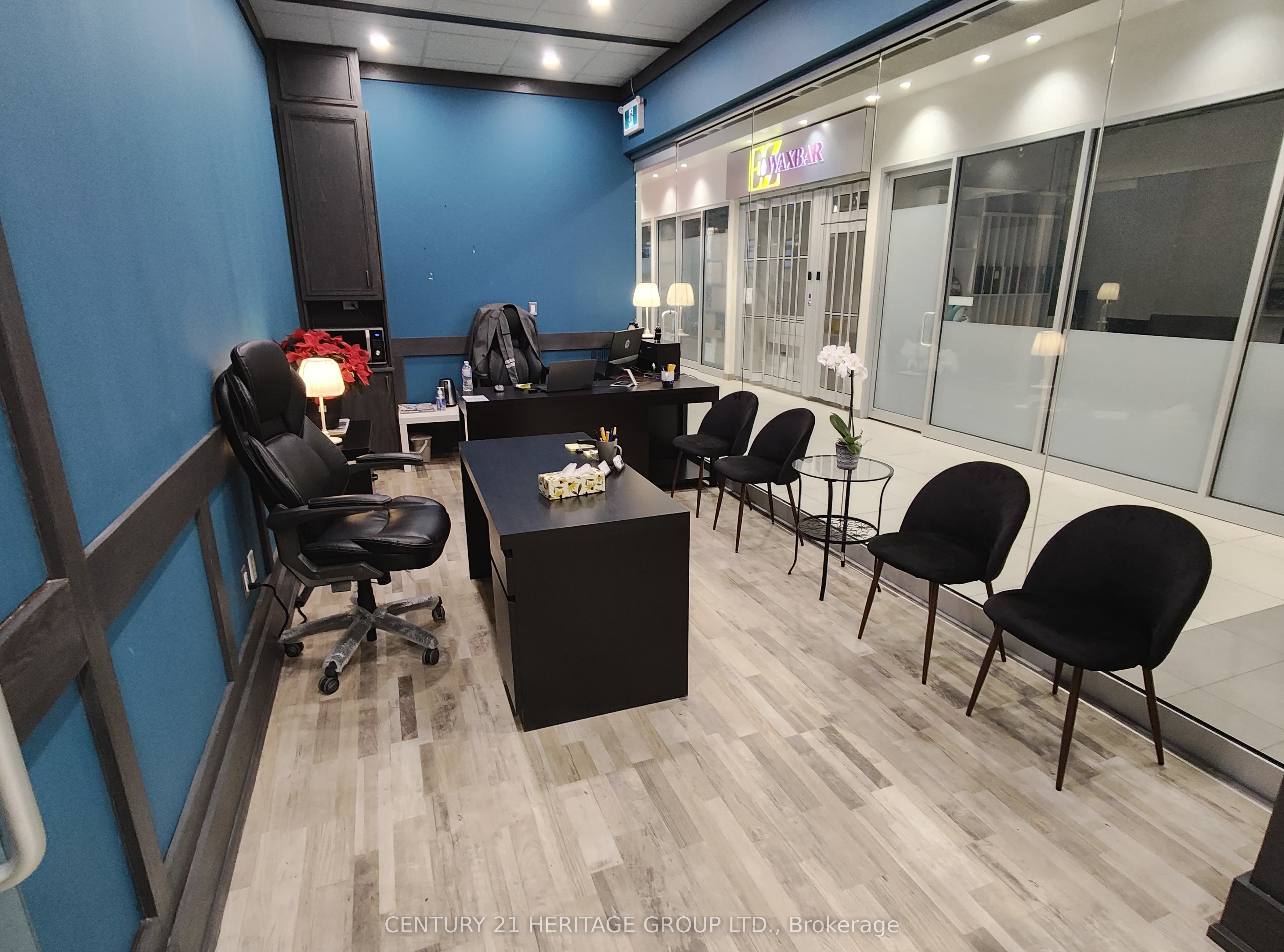 7181 Yonge St Property Photo 1