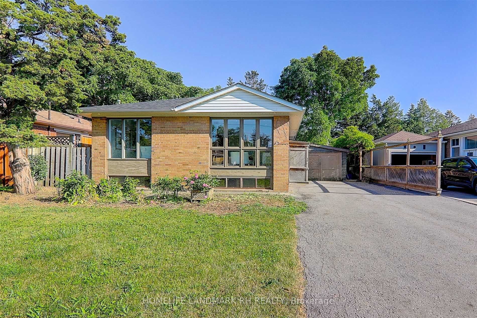 398 Fernleigh Cir N Property Photo 1