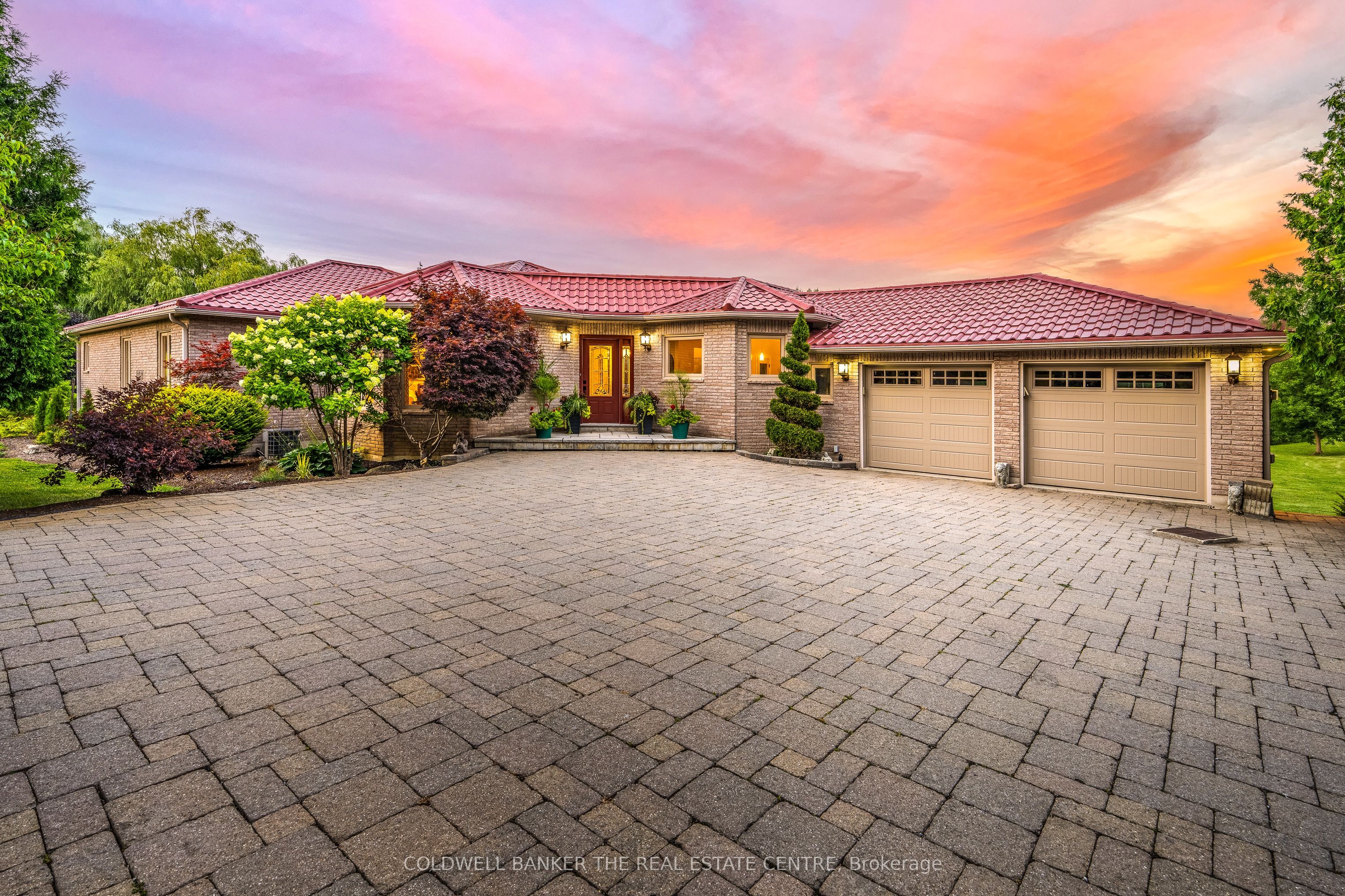 13715 Jane St Property Photo 1