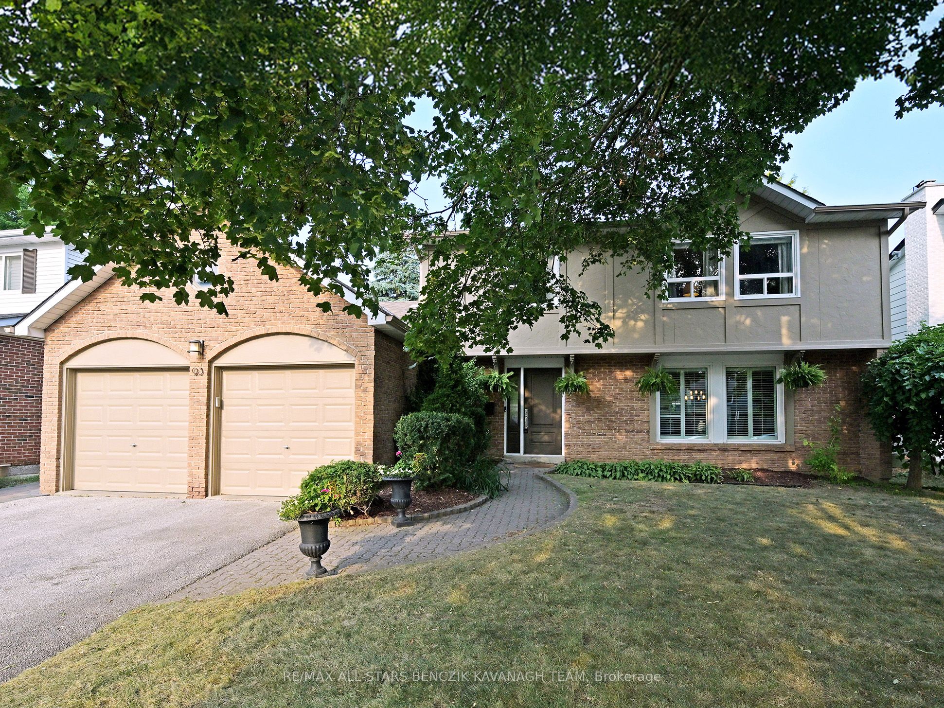 93 Sir Lancelot Drive Property Photo 1