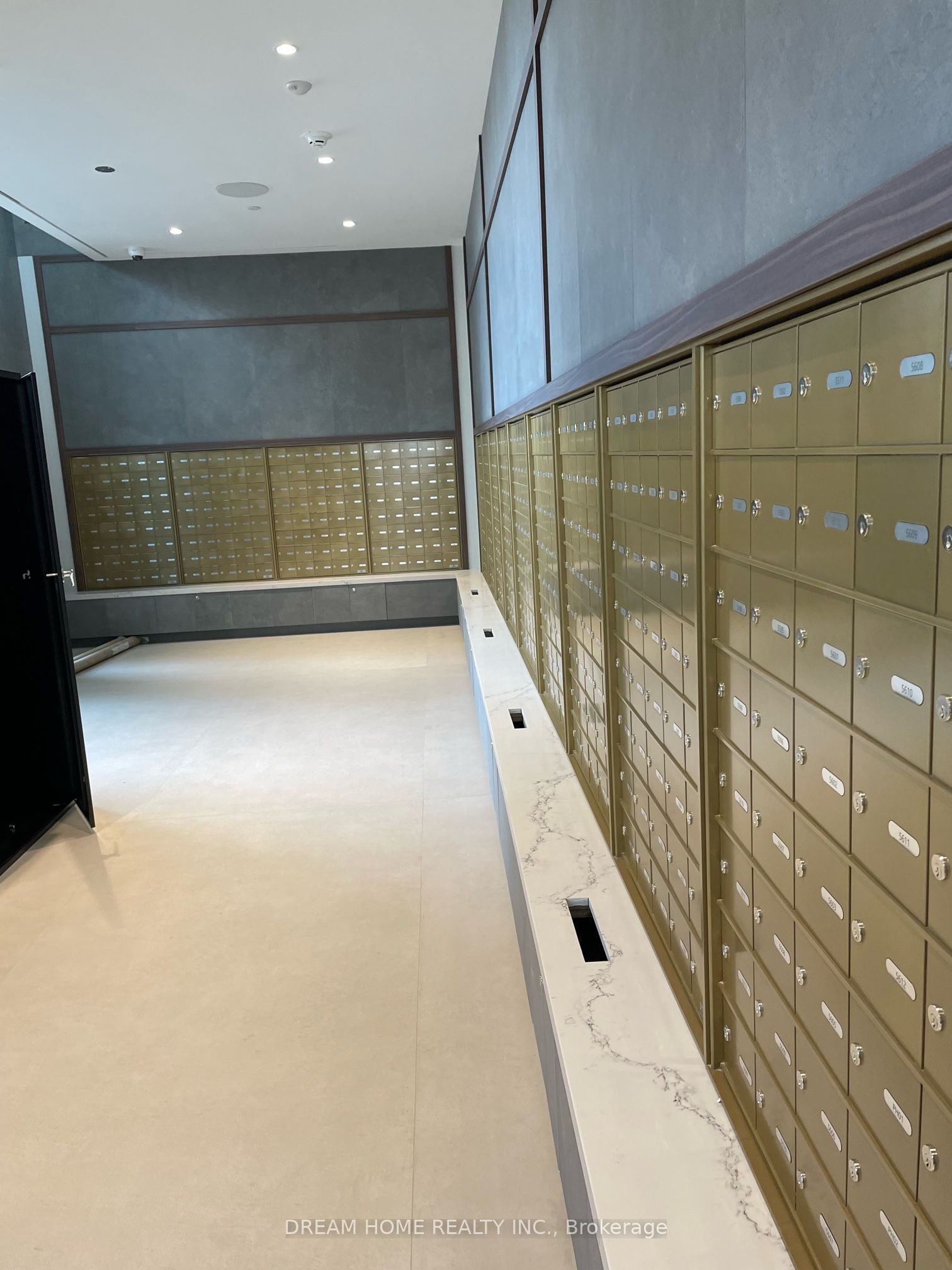 7890 Jane Street 2109 Property Photo 3