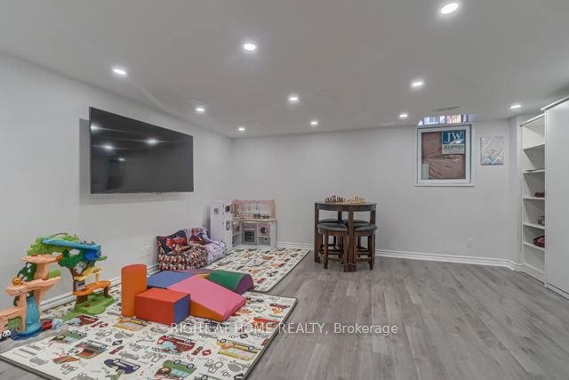 12 Laskin Drive Property Photo 15