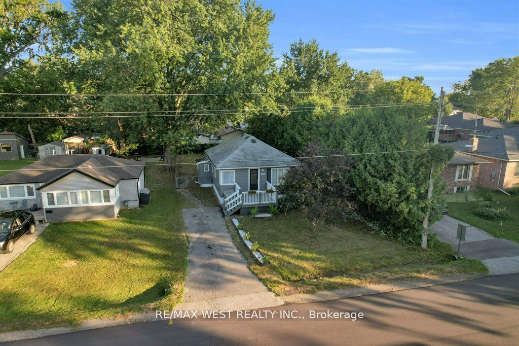 275 Pine Beach Drive Property Photo 1