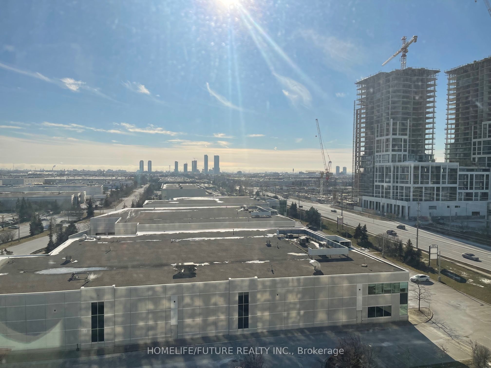 9075 Jane St Property Photo 1