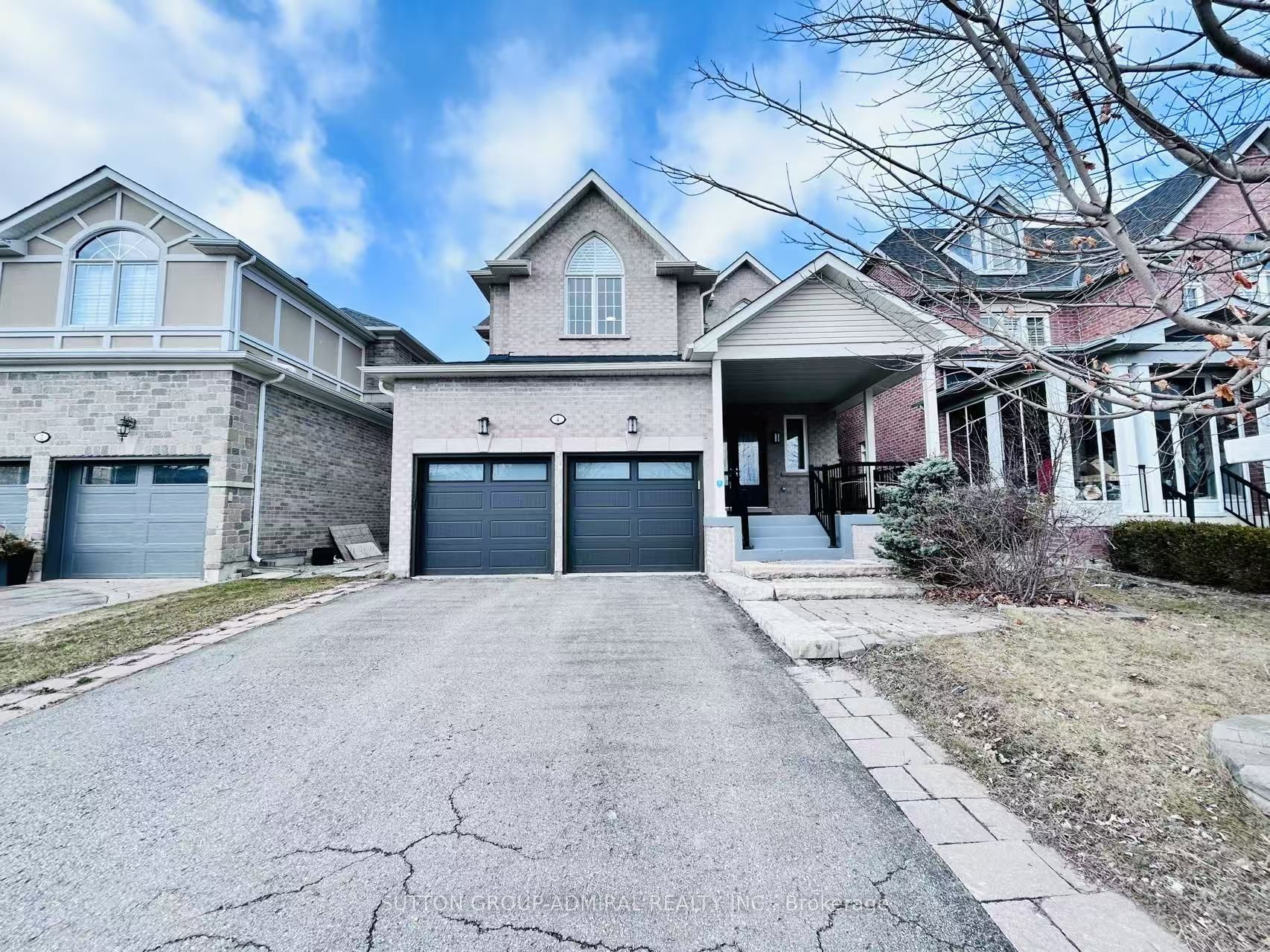 4 Castleglen Boulevard Property Photo 1