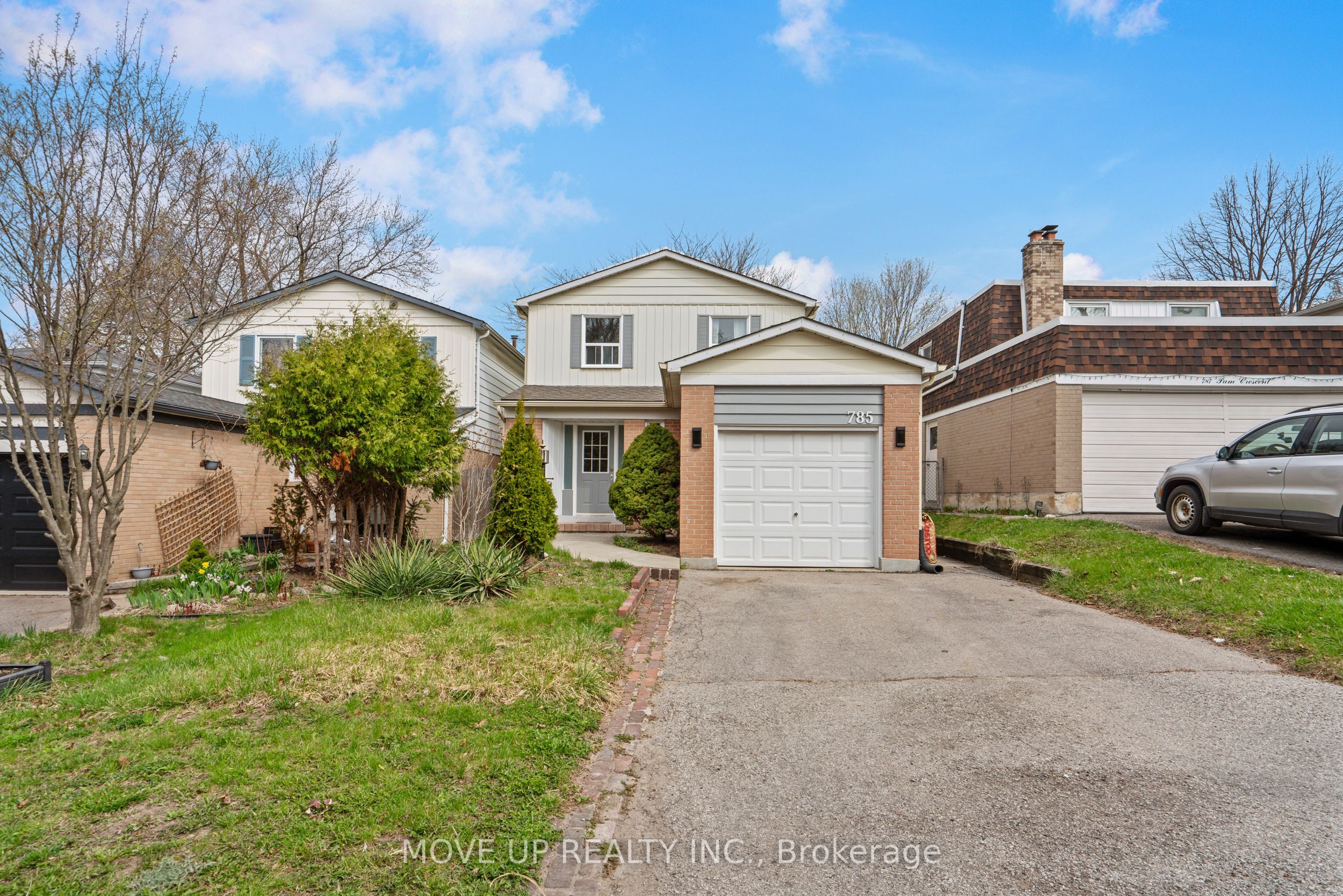 785 Pam Cres Property Photo 1