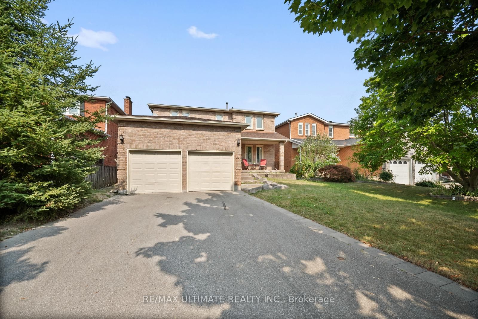 210 Ridgefield Crescent Property Photo 1