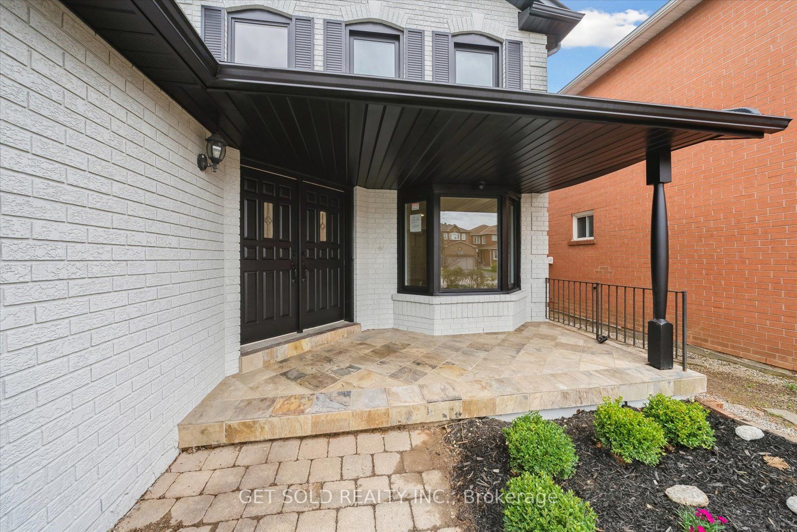 27 Edenbridge Drive Property Photo 2