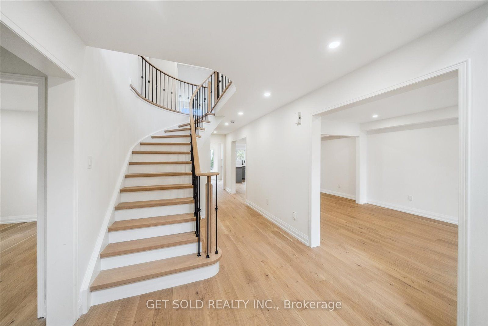 27 Edenbridge Drive Property Photo 3