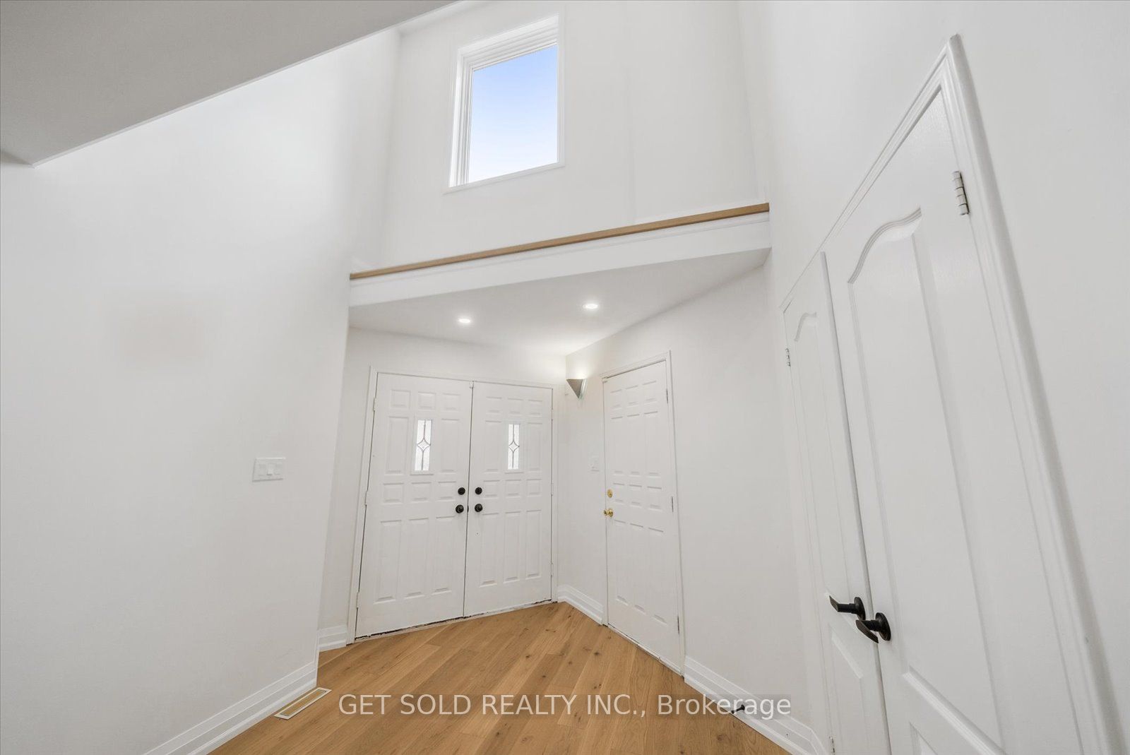 27 Edenbridge Drive Property Photo 4