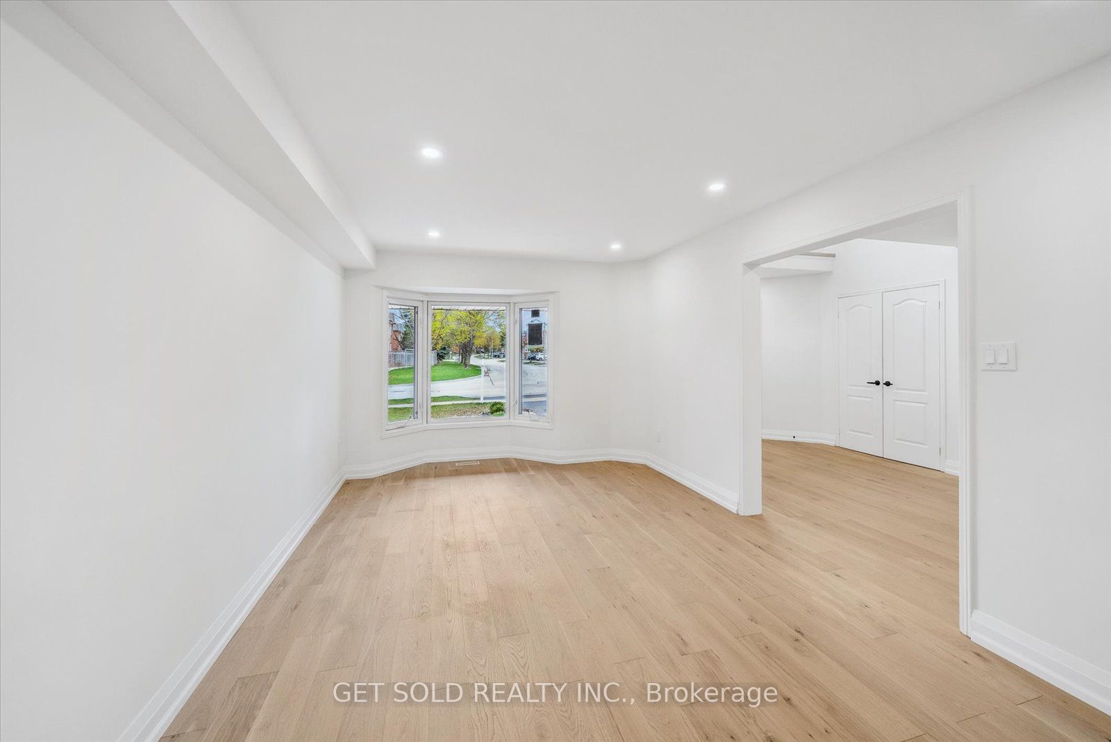 27 Edenbridge Drive Property Photo 5