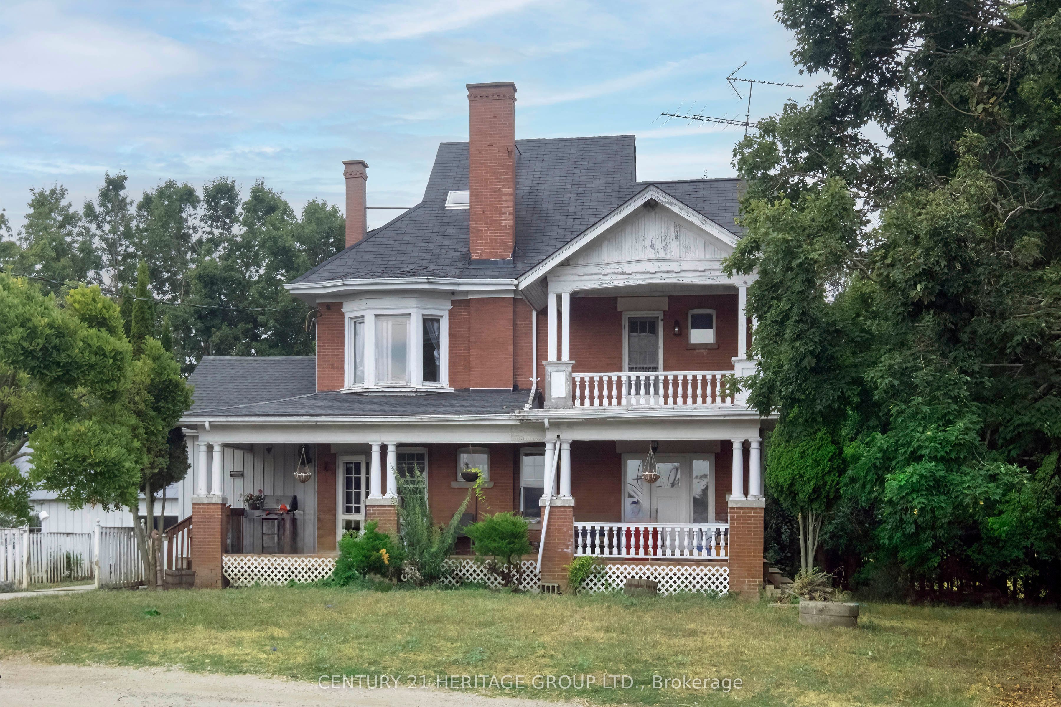 3869 7th Line Property Photo 1