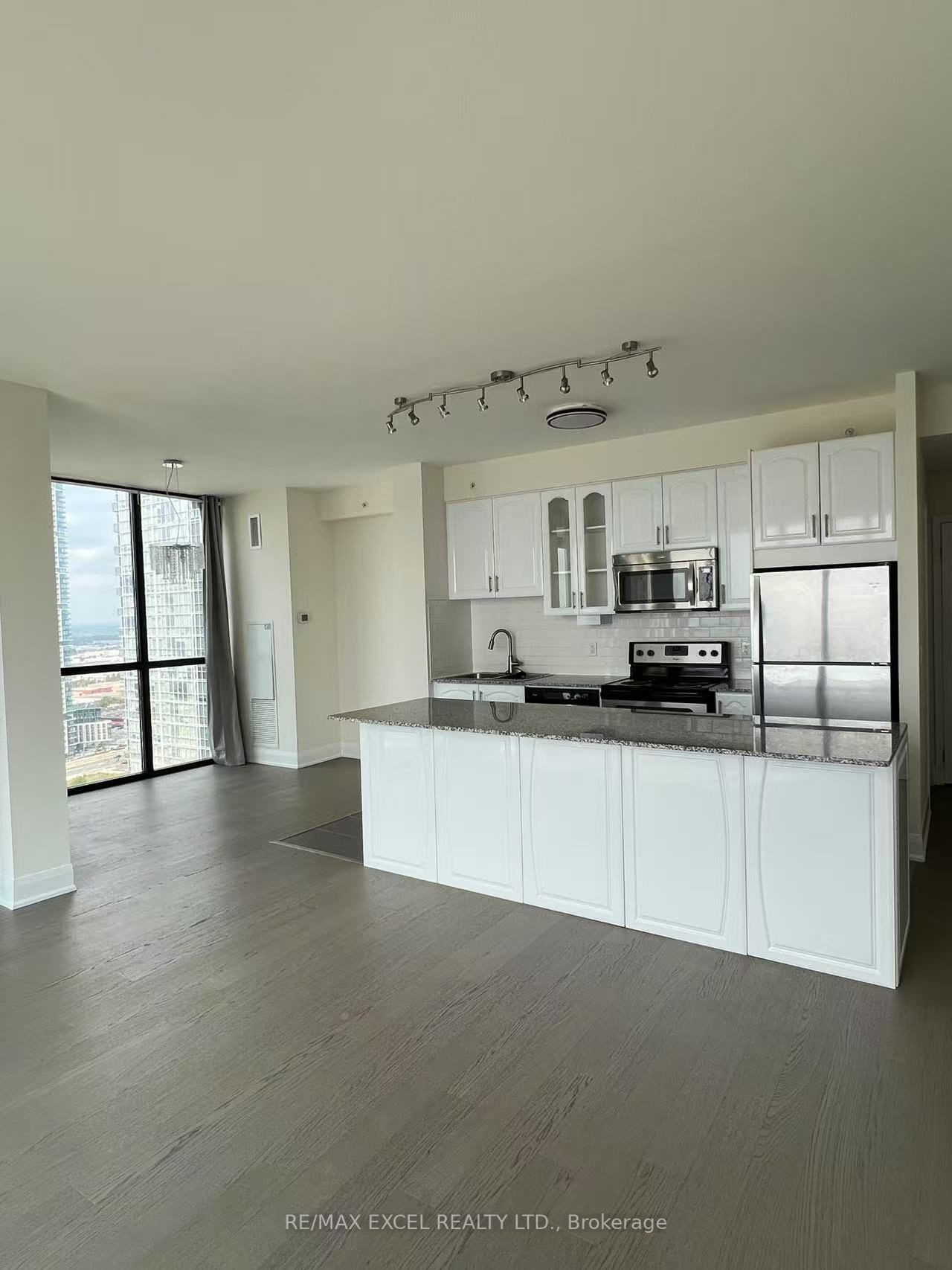 2900 Highway 7 Property Photo 1